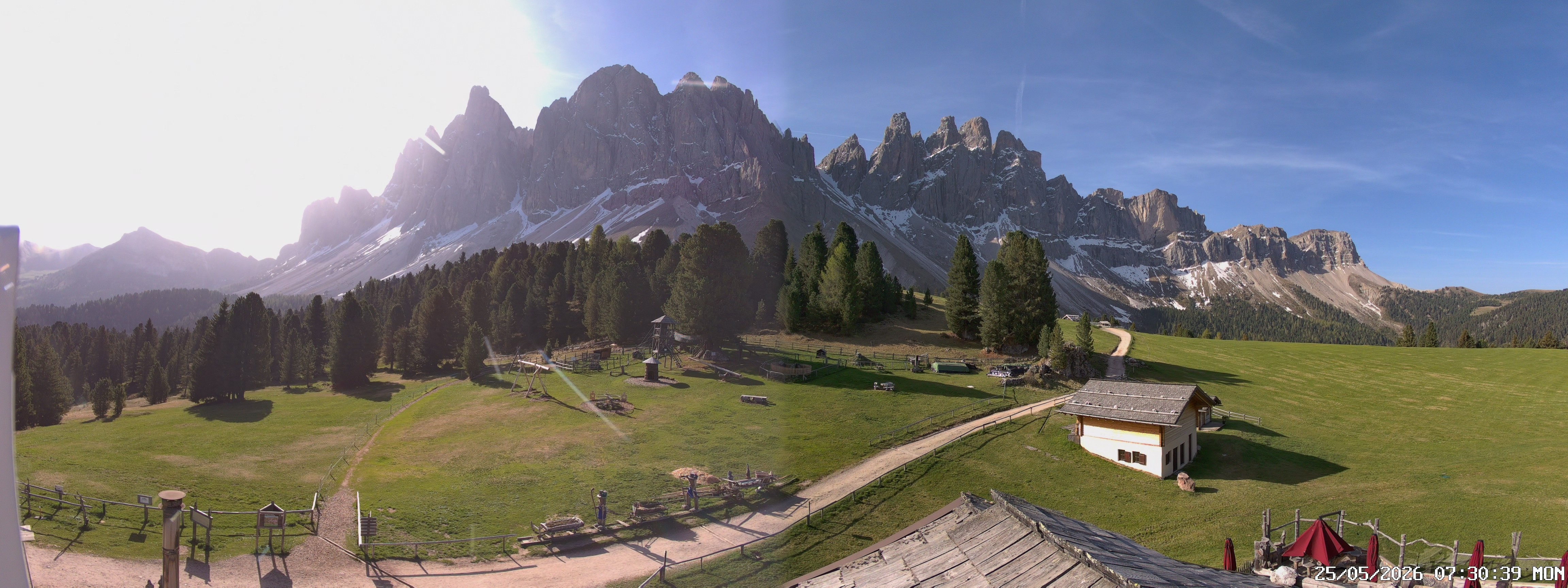 Archived image Webcam Mountain Hut Geisleralm - View to Geislerspitzen