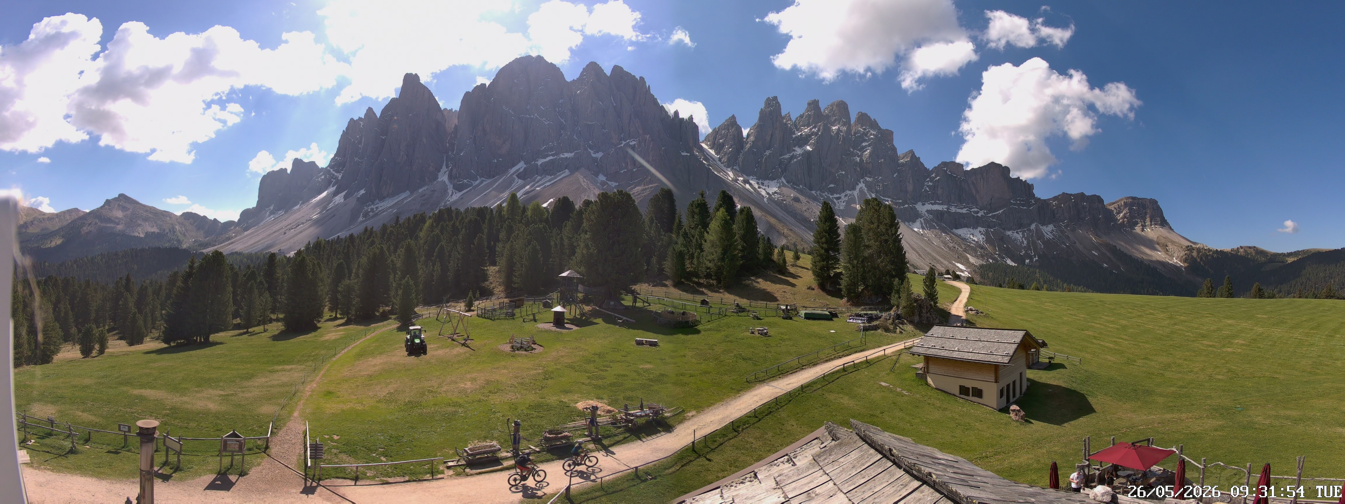 Archived image Webcam Mountain Hut Geisleralm - View to Geislerspitzen