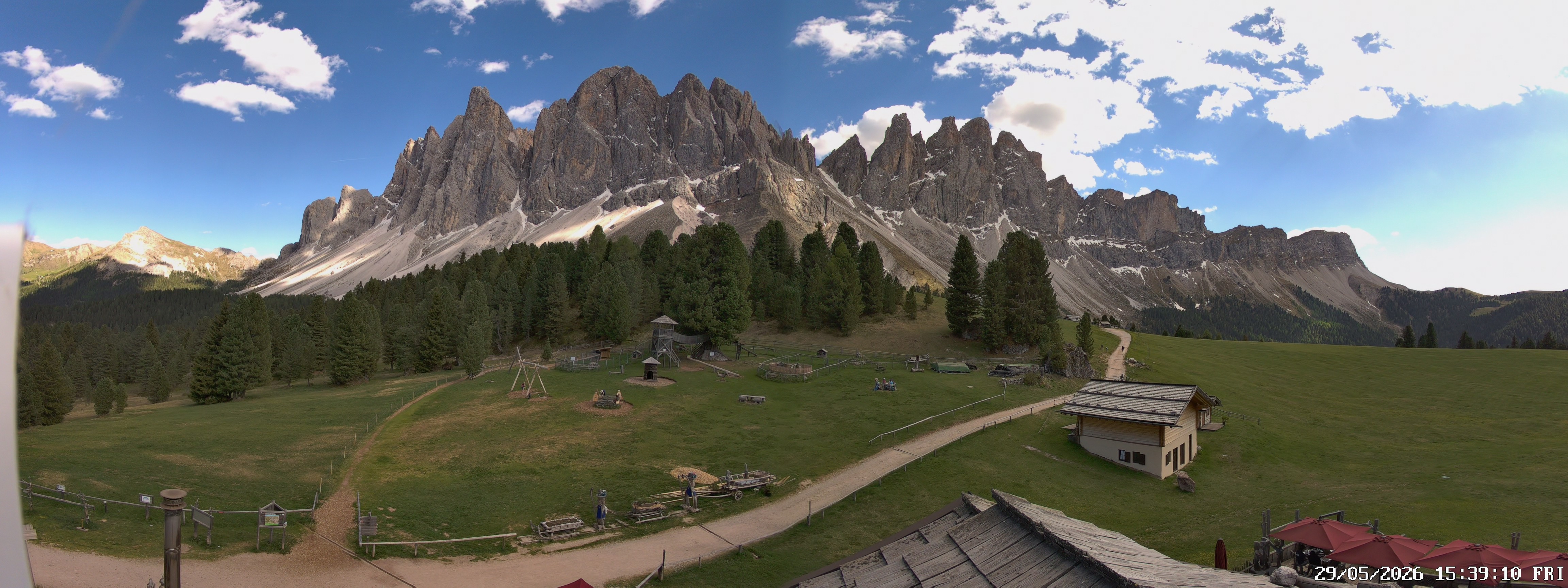 Archived image Webcam Mountain Hut Geisleralm - View to Geislerspitzen