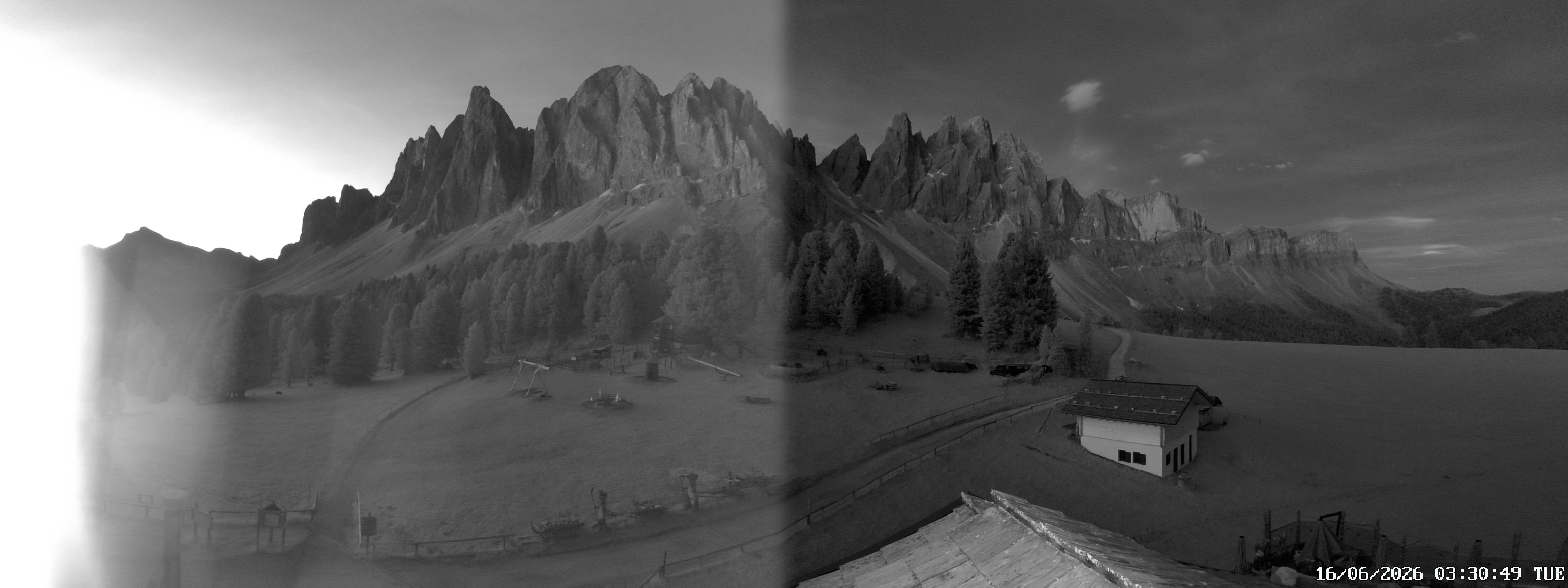 Archived image Webcam Mountain Hut Geisleralm - View to Geislerspitzen