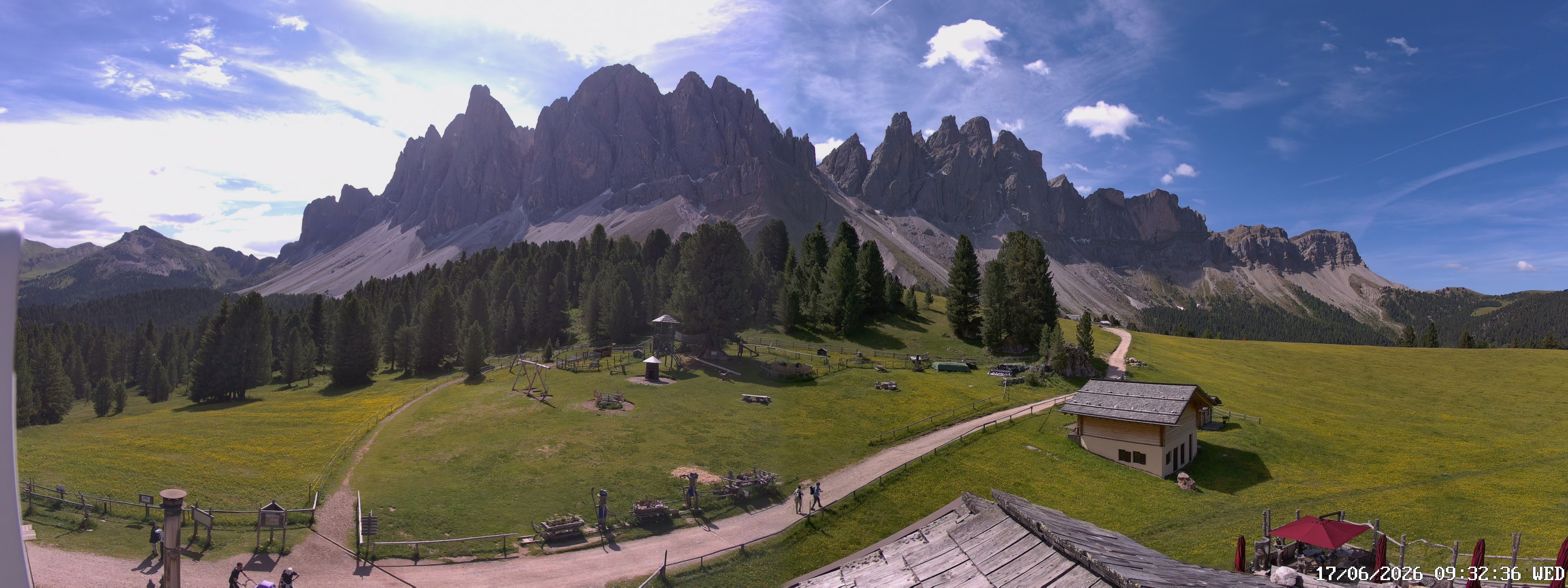 Archived image Webcam Mountain Hut Geisleralm - View to Geislerspitzen