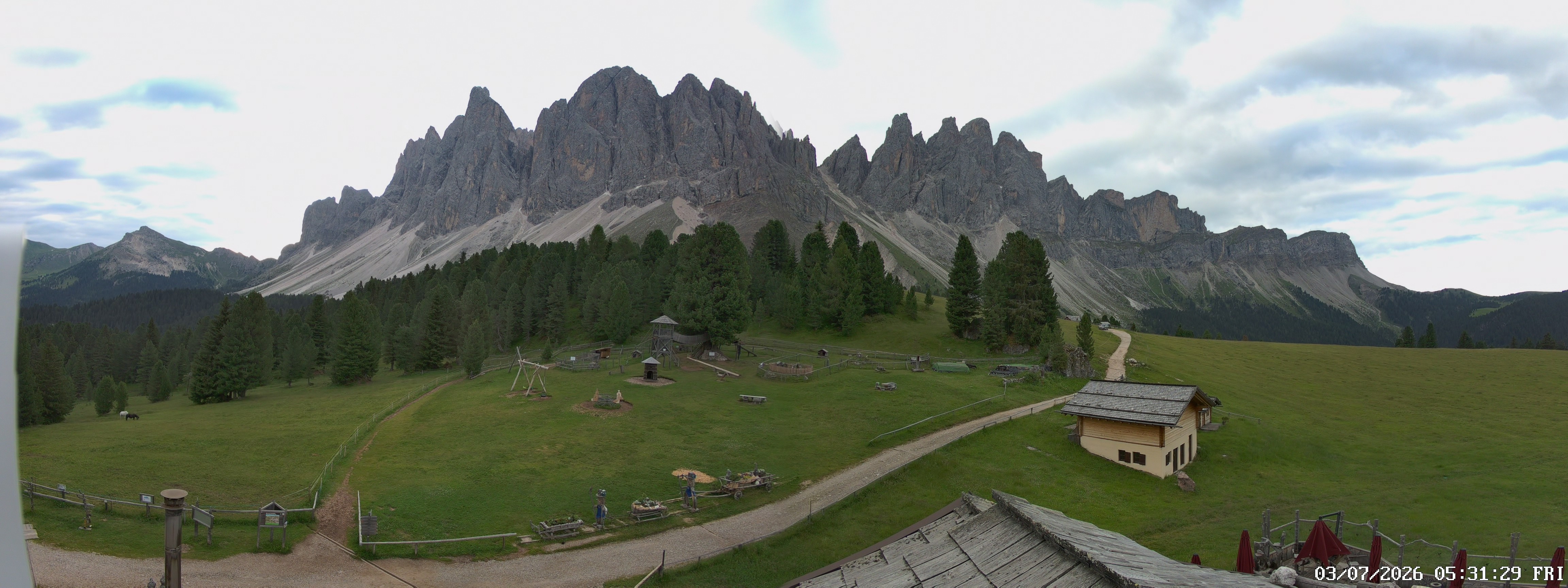 Archived image Webcam Mountain Hut Geisleralm - View to Geislerspitzen