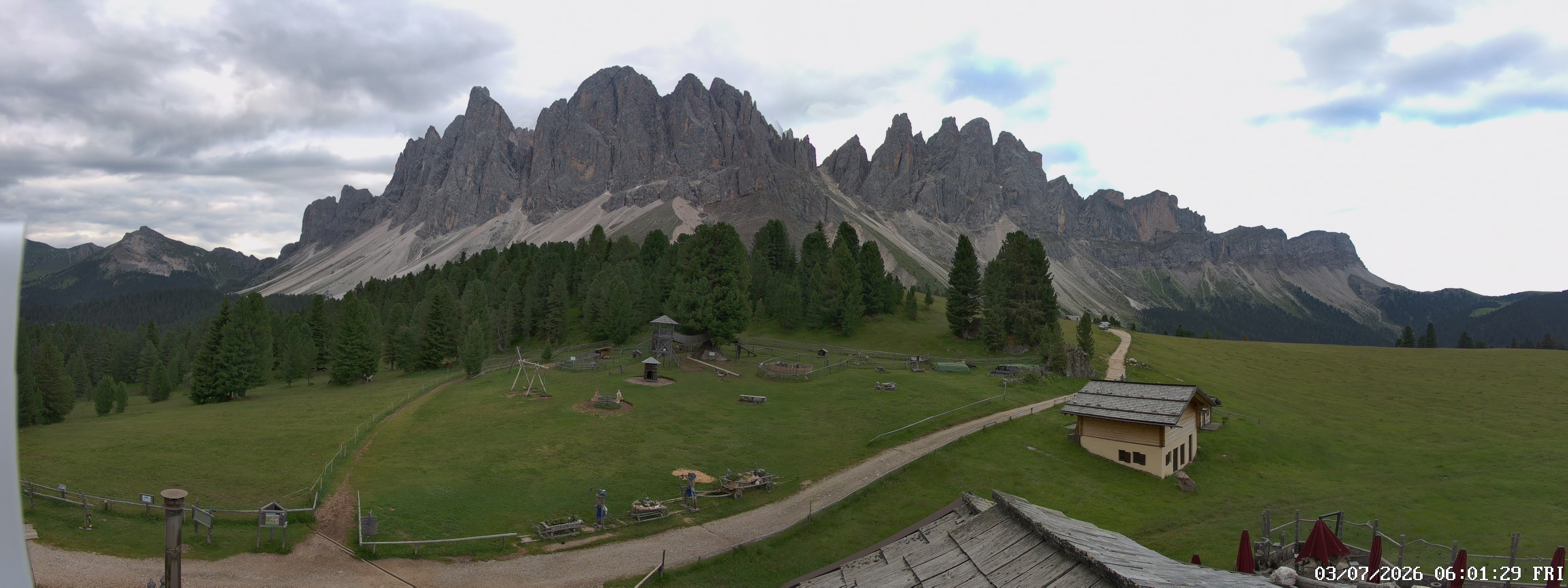Archived image Webcam Mountain Hut Geisleralm - View to Geislerspitzen