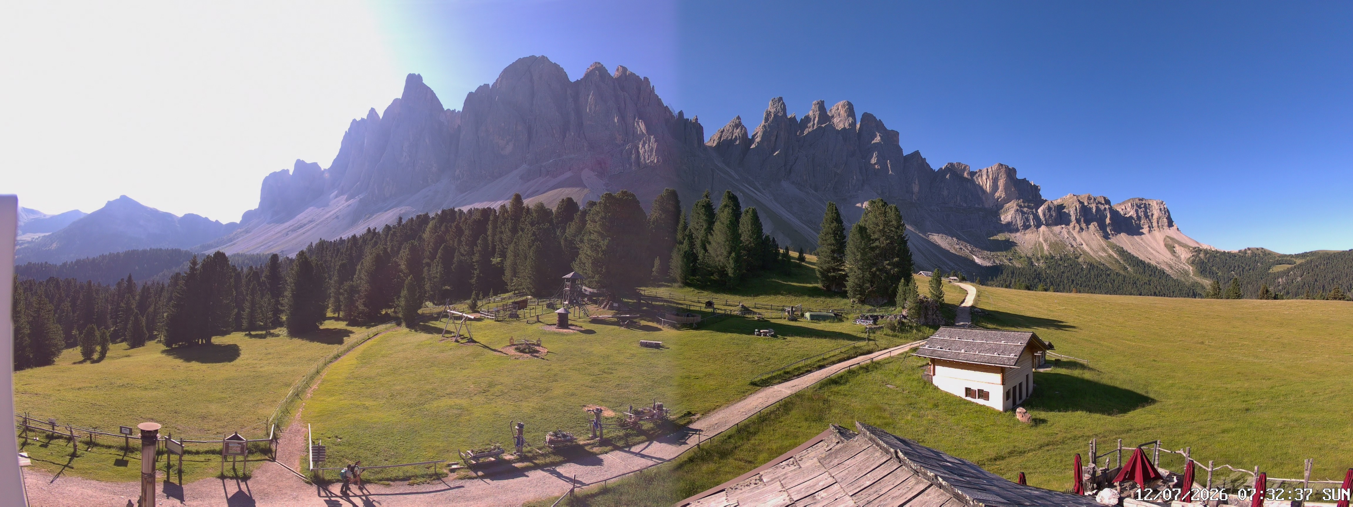 Archived image Webcam Mountain Hut Geisleralm - View to Geislerspitzen