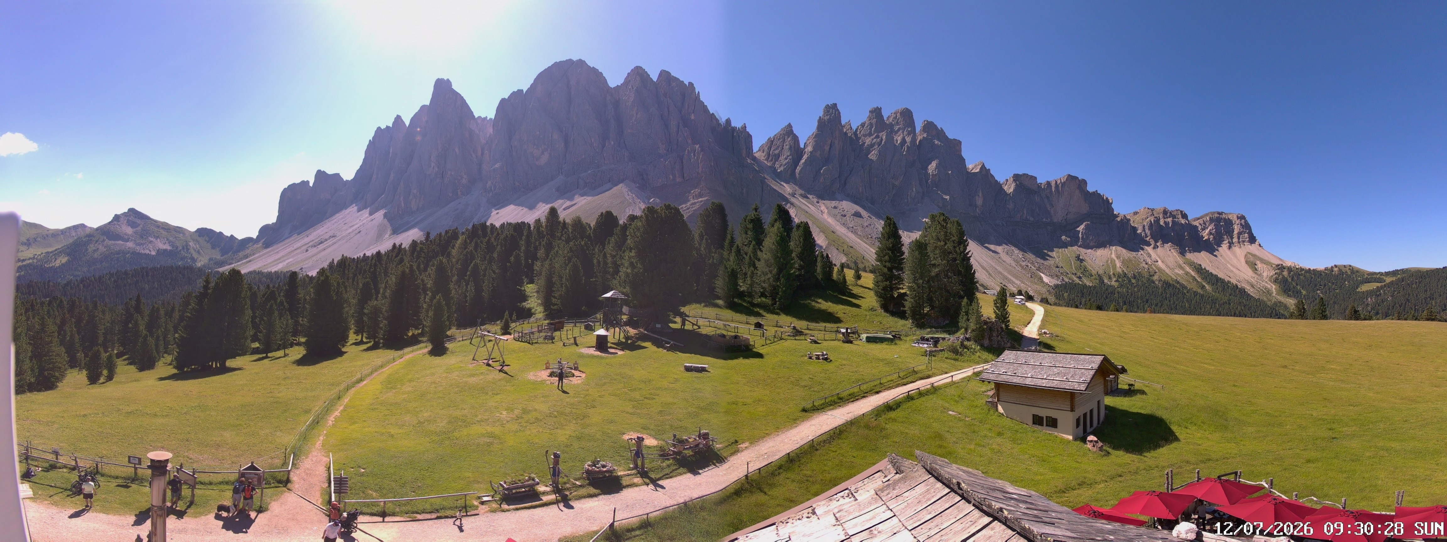 Archived image Webcam Mountain Hut Geisleralm - View to Geislerspitzen