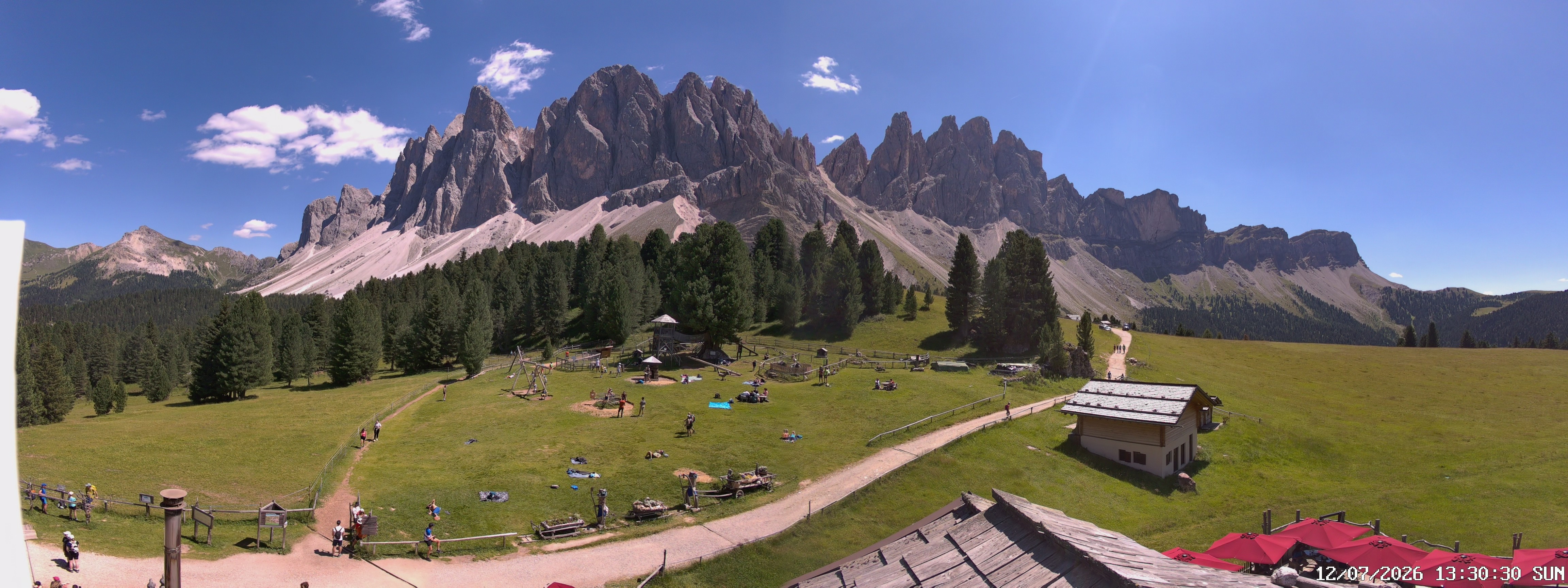 Archived image Webcam Mountain Hut Geisleralm - View to Geislerspitzen