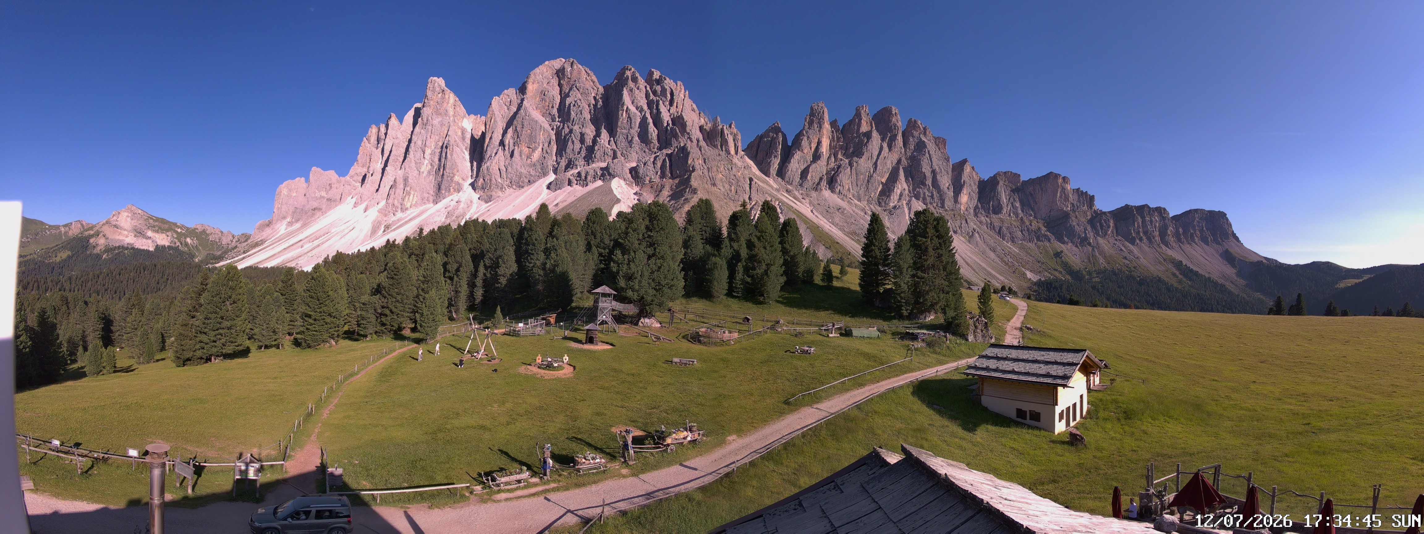 Archived image Webcam Mountain Hut Geisleralm - View to Geislerspitzen