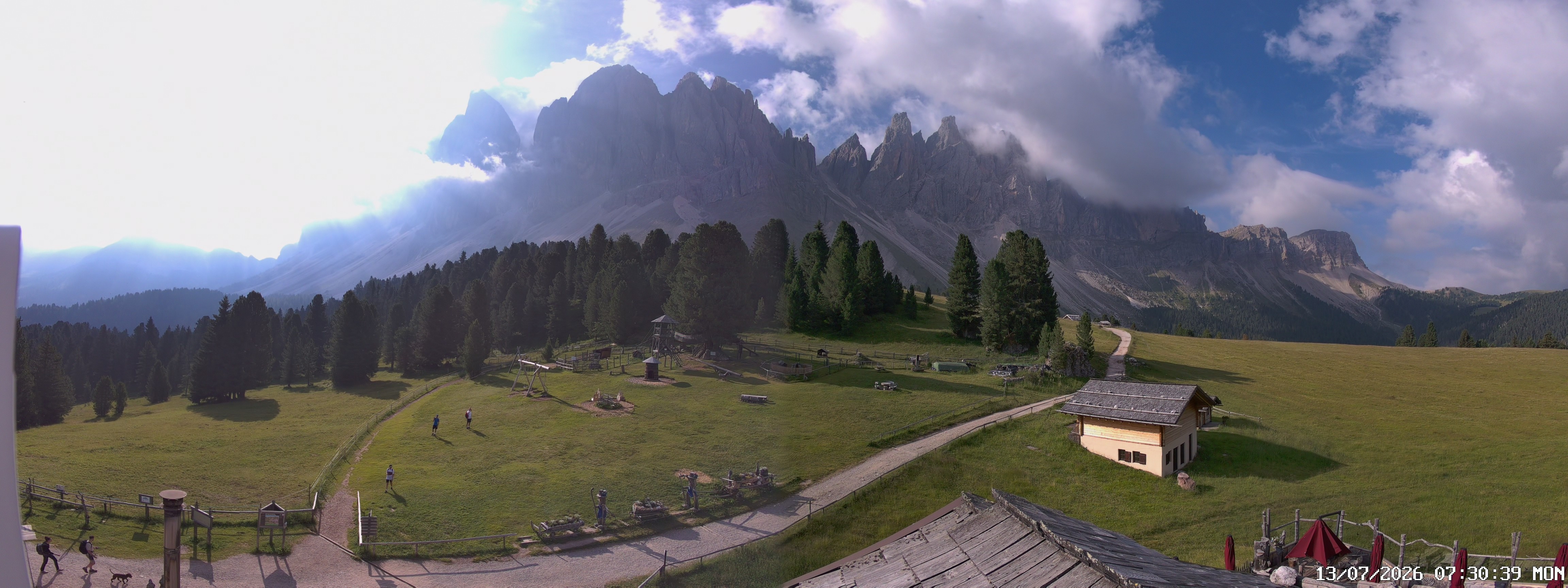 Archived image Webcam Mountain Hut Geisleralm - View to Geislerspitzen