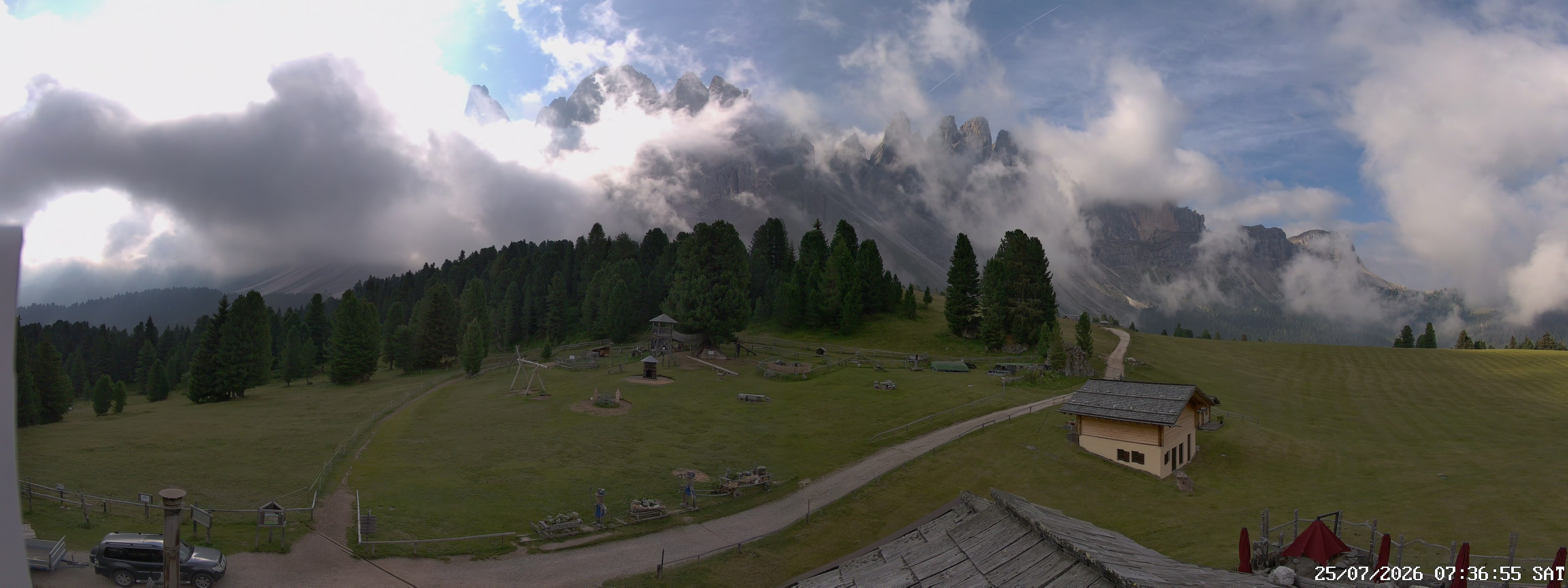 Archived image Webcam Mountain Hut Geisleralm - View to Geislerspitzen