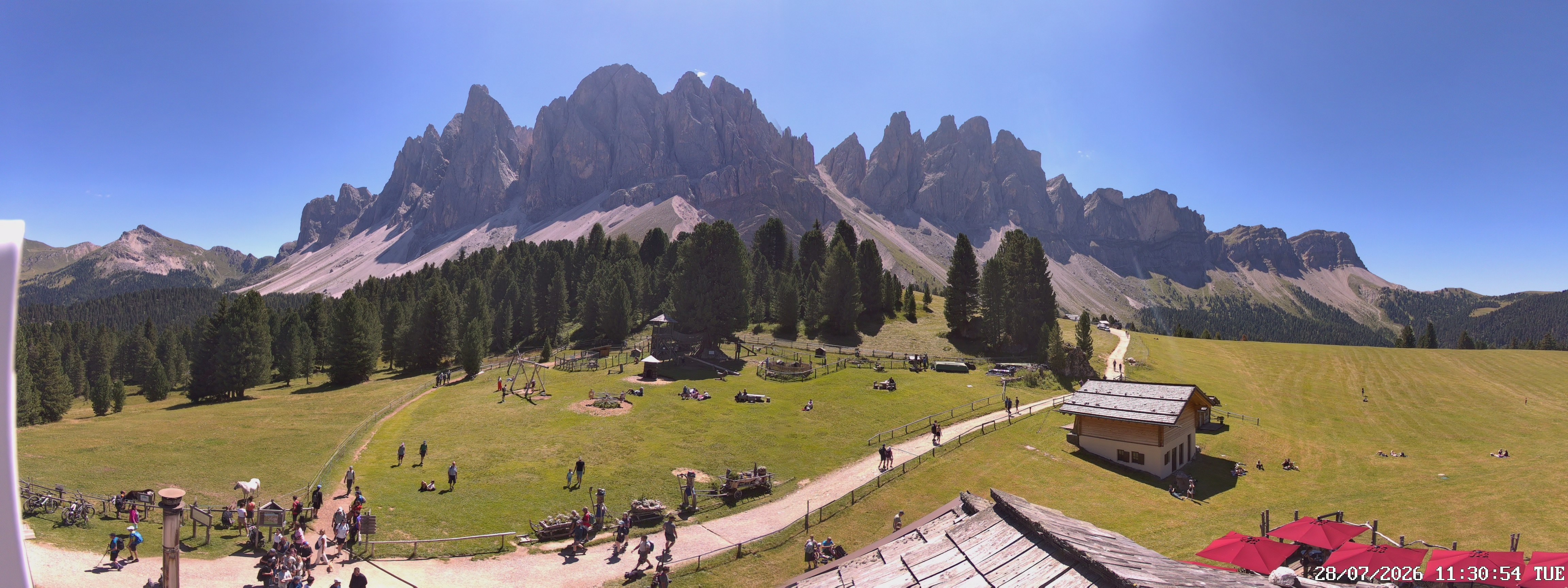 Archived image Webcam Mountain Hut Geisleralm - View to Geislerspitzen