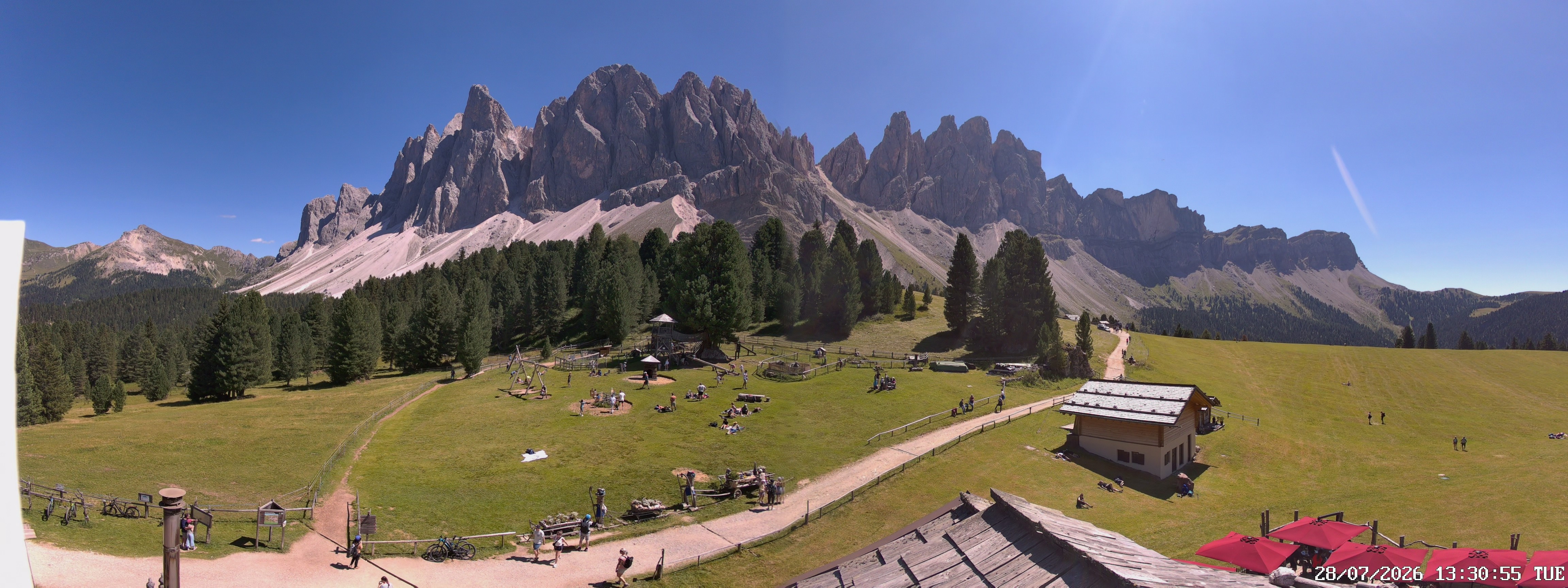 Archived image Webcam Mountain Hut Geisleralm - View to Geislerspitzen