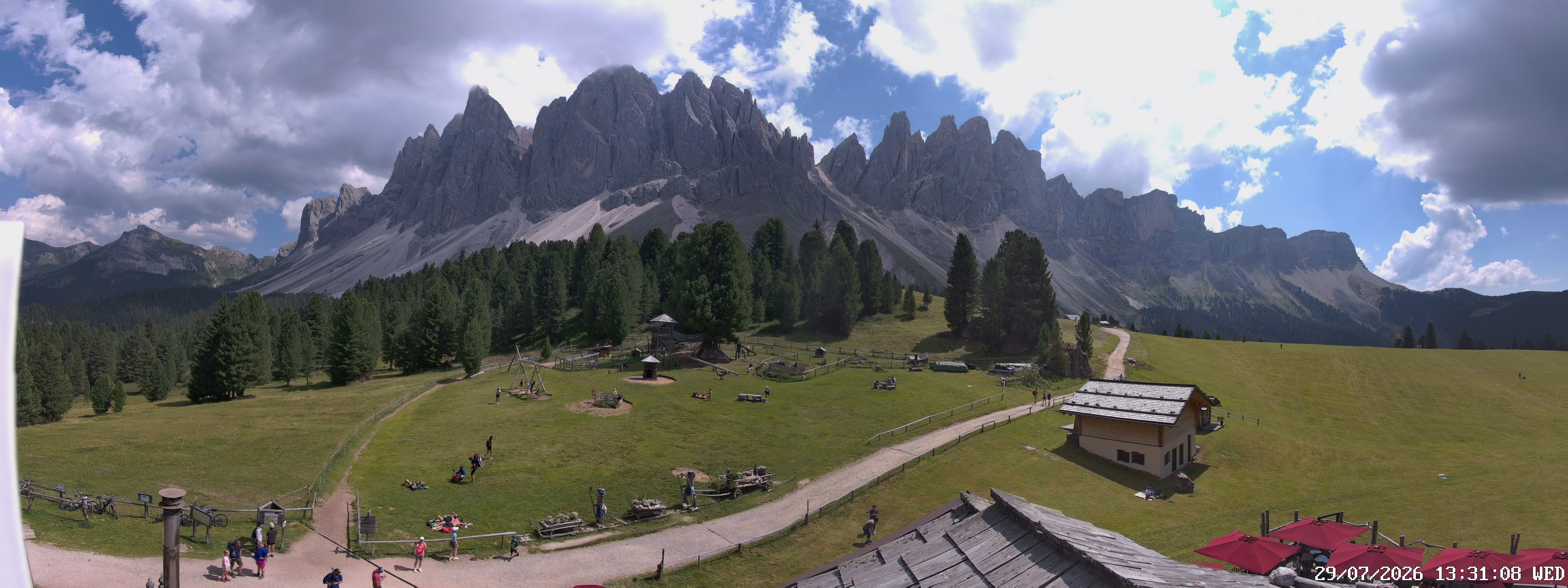 Archived image Webcam Mountain Hut Geisleralm - View to Geislerspitzen