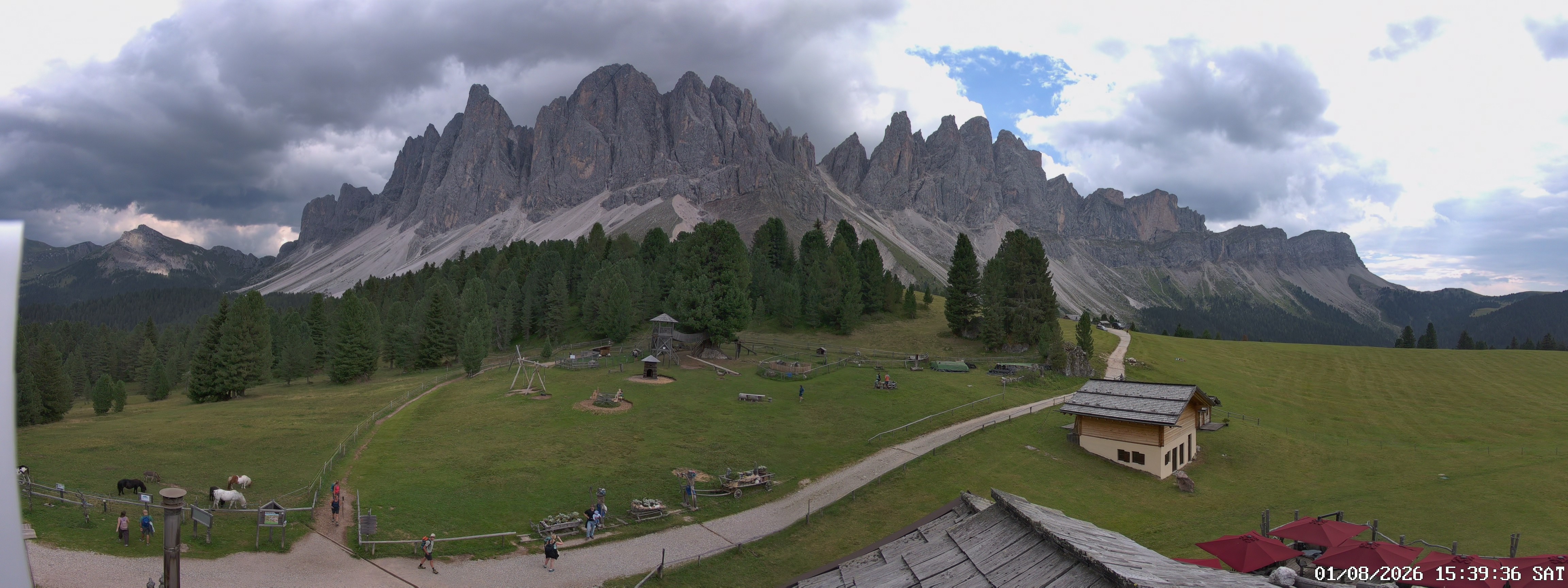Archived image Webcam Mountain Hut Geisleralm - View to Geislerspitzen