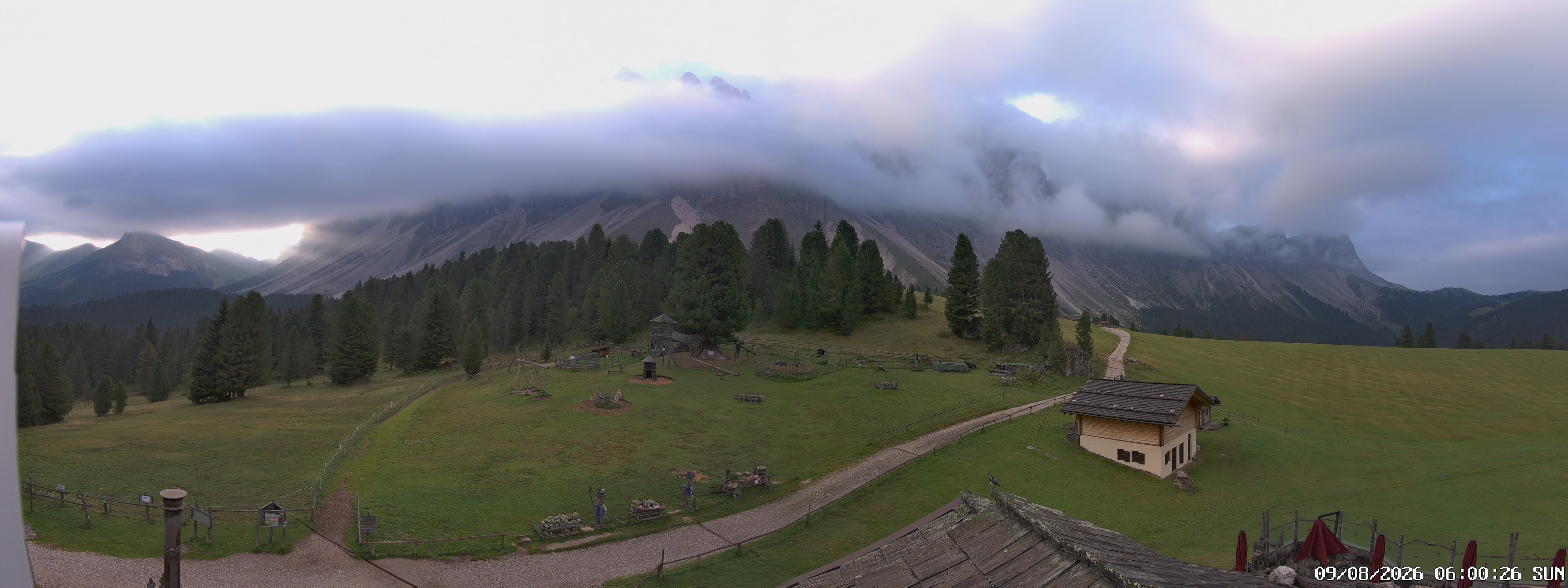 Archived image Webcam Mountain Hut Geisleralm - View to Geislerspitzen