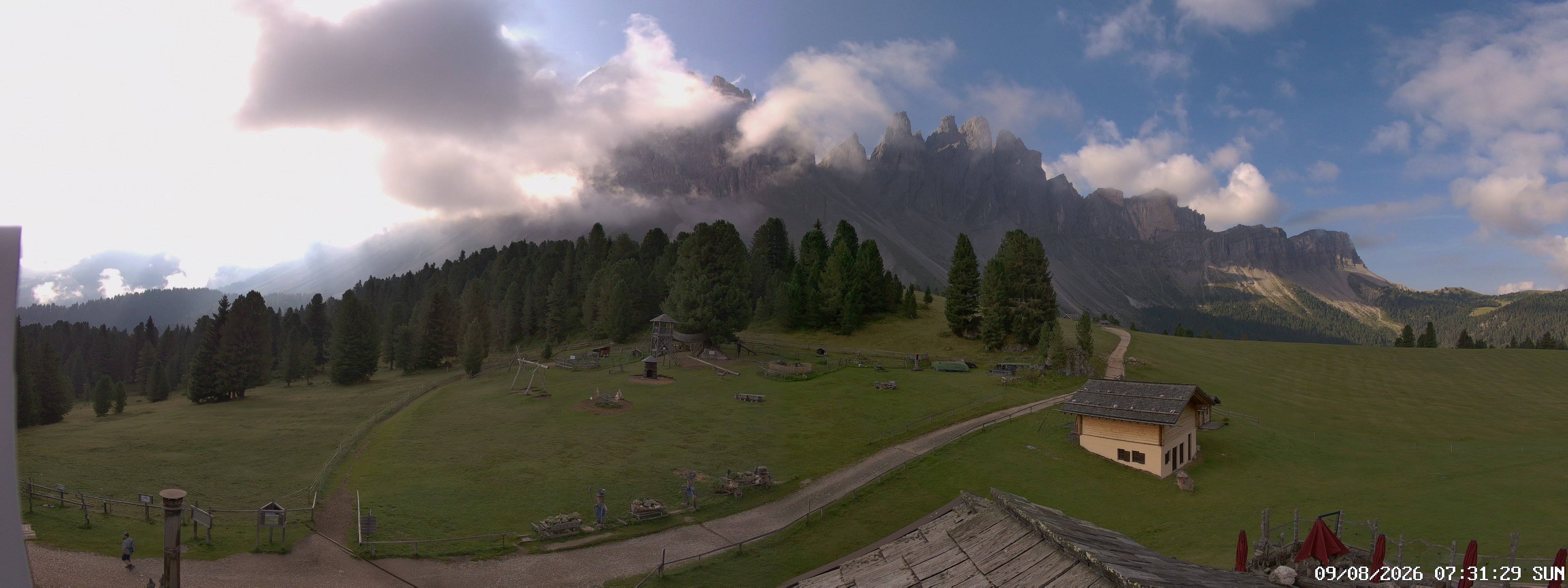 Archived image Webcam Mountain Hut Geisleralm - View to Geislerspitzen