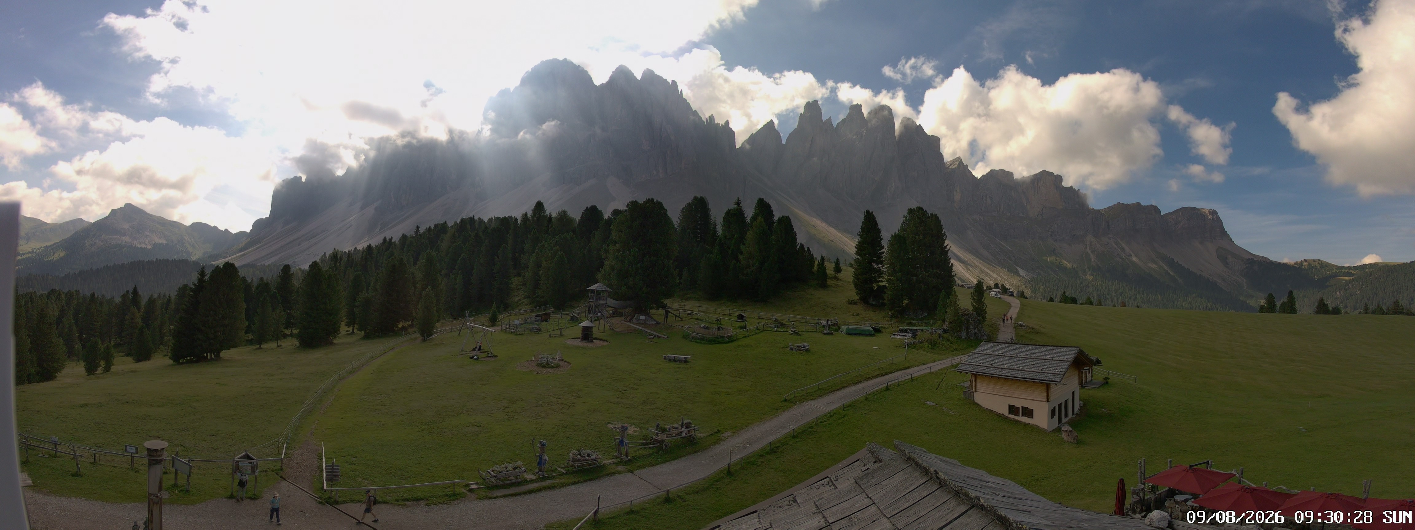 Archived image Webcam Mountain Hut Geisleralm - View to Geislerspitzen