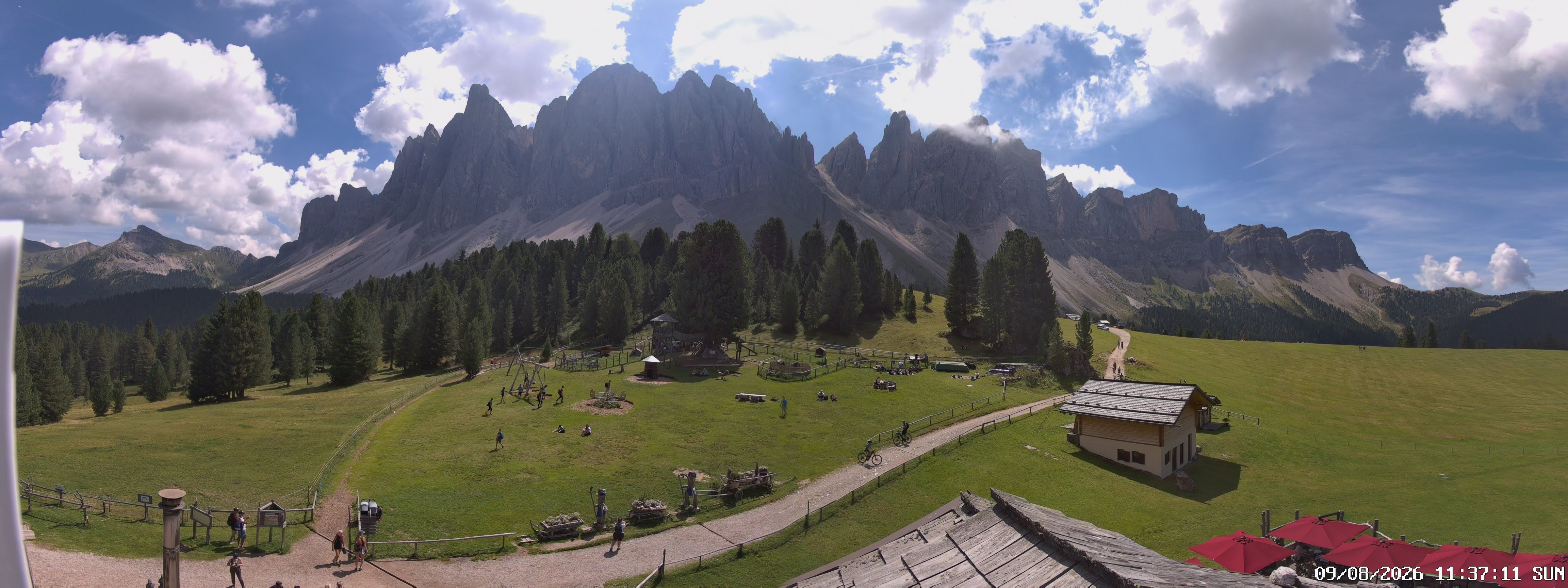 Archived image Webcam Mountain Hut Geisleralm - View to Geislerspitzen