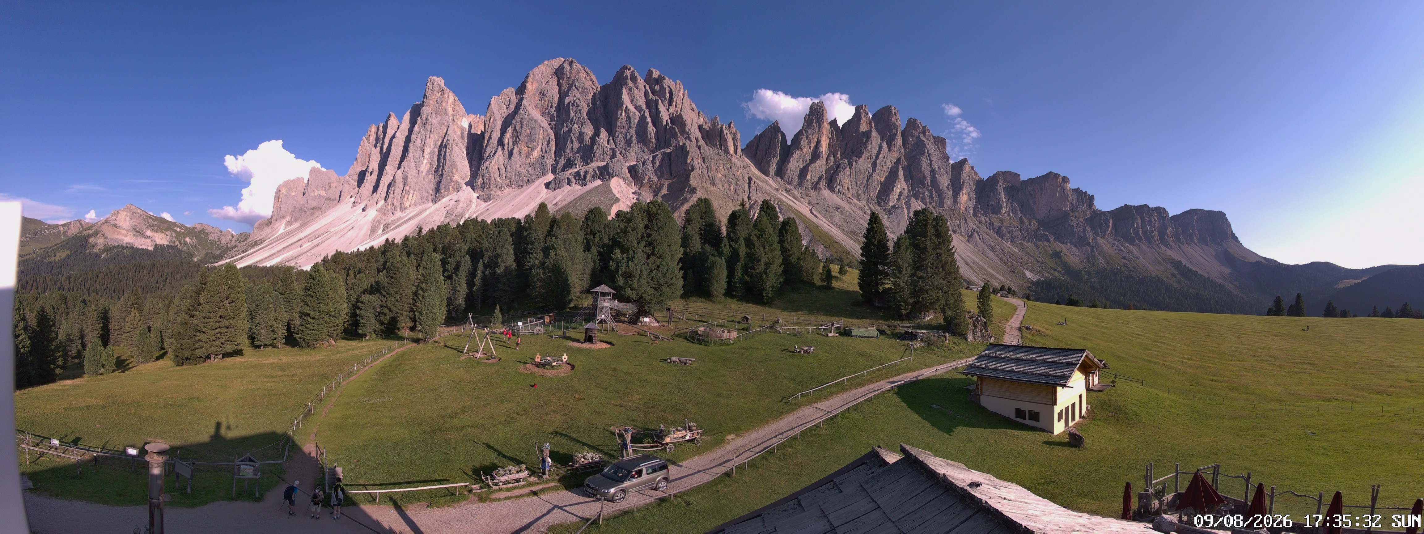 Archived image Webcam Mountain Hut Geisleralm - View to Geislerspitzen