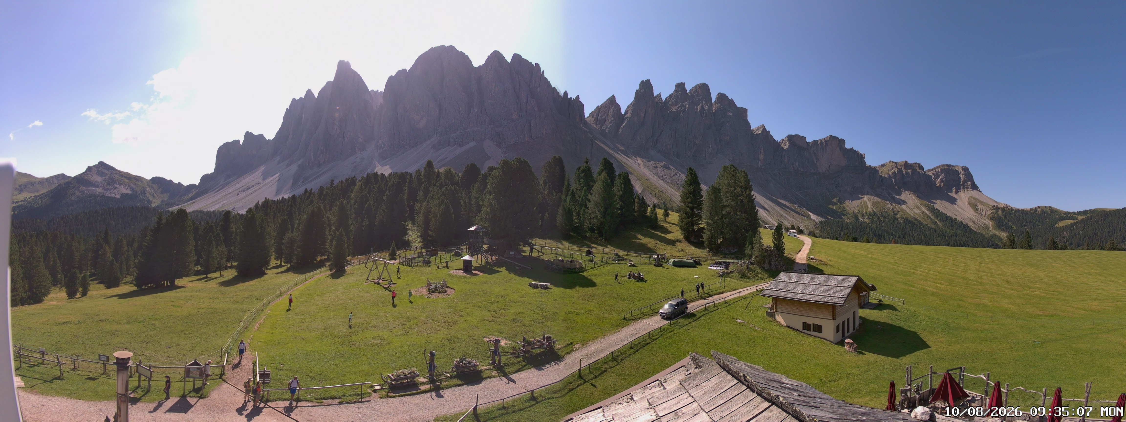 Archived image Webcam Mountain Hut Geisleralm - View to Geislerspitzen