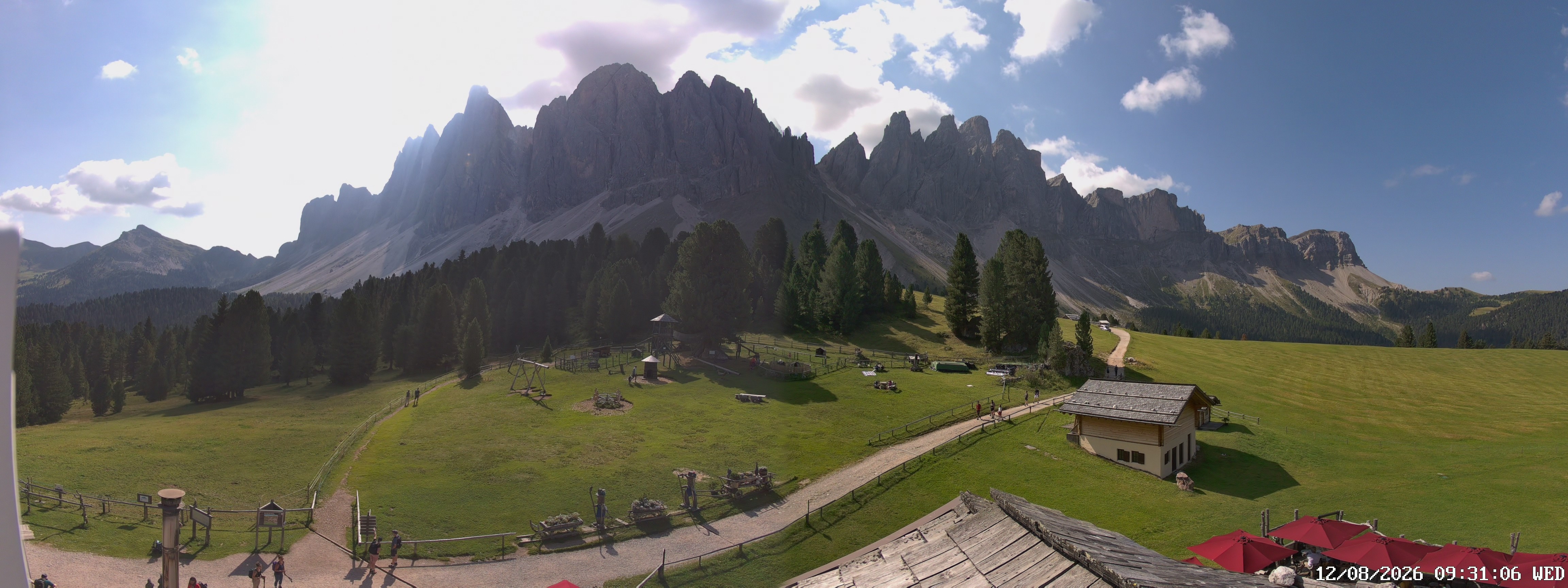 Archived image Webcam Mountain Hut Geisleralm - View to Geislerspitzen