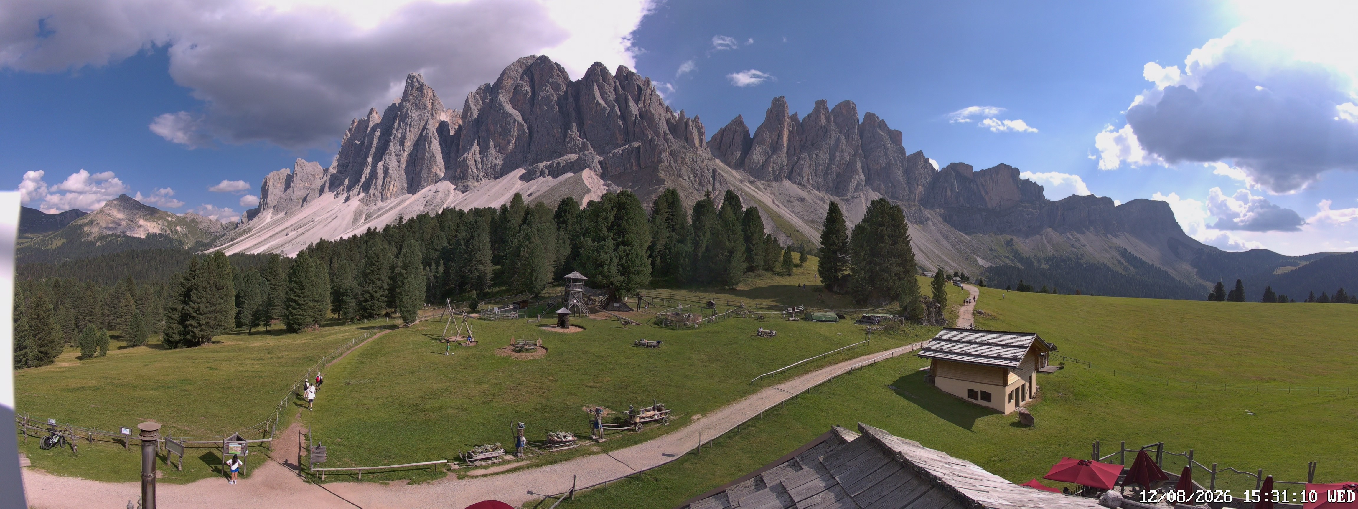 Archived image Webcam Mountain Hut Geisleralm - View to Geislerspitzen