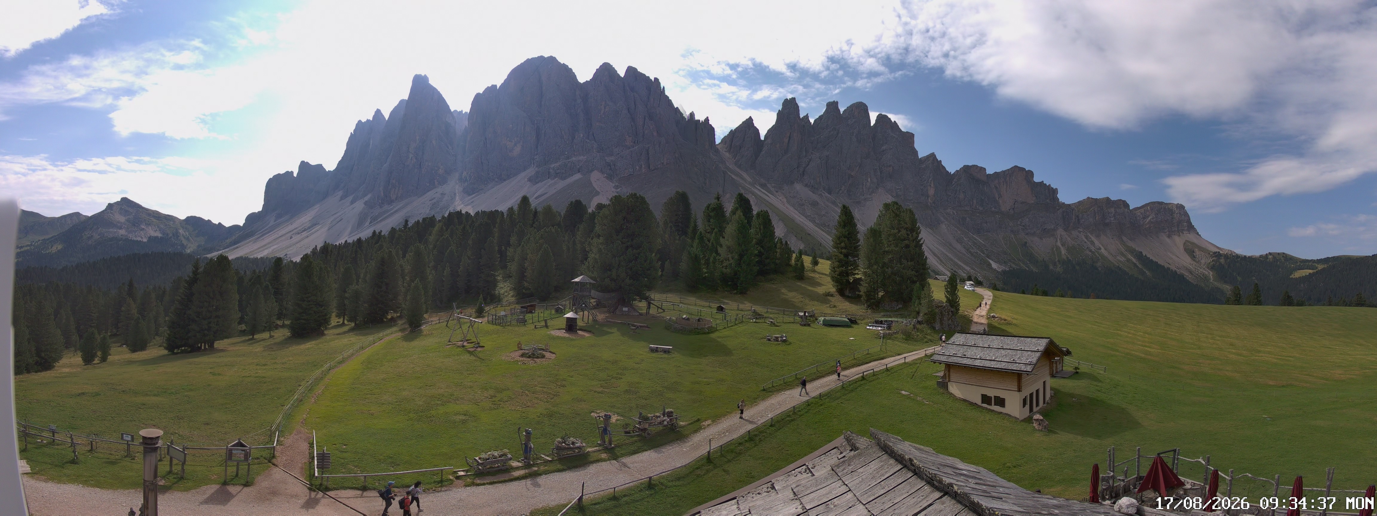 Archived image Webcam Mountain Hut Geisleralm - View to Geislerspitzen
