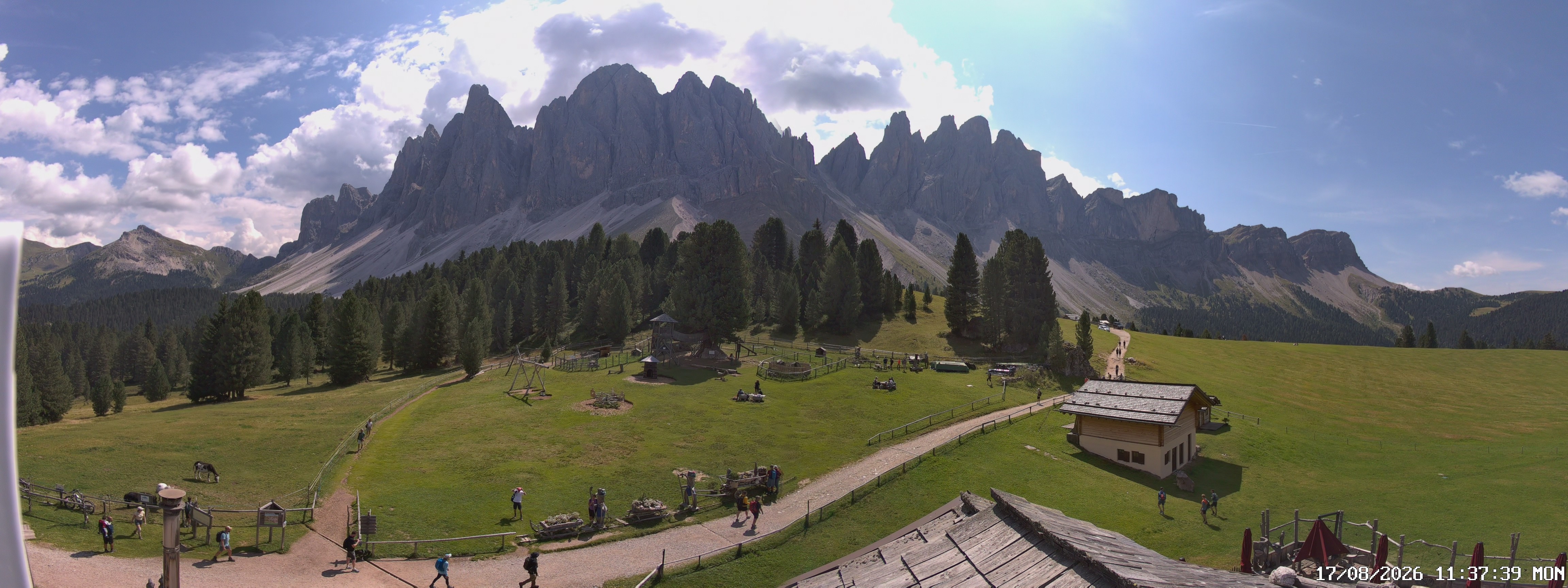 Archived image Webcam Mountain Hut Geisleralm - View to Geislerspitzen