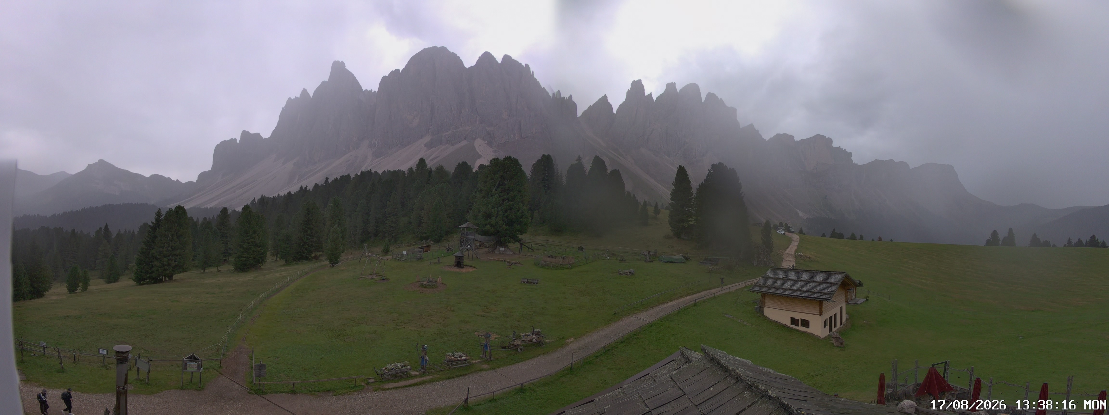 Archived image Webcam Mountain Hut Geisleralm - View to Geislerspitzen