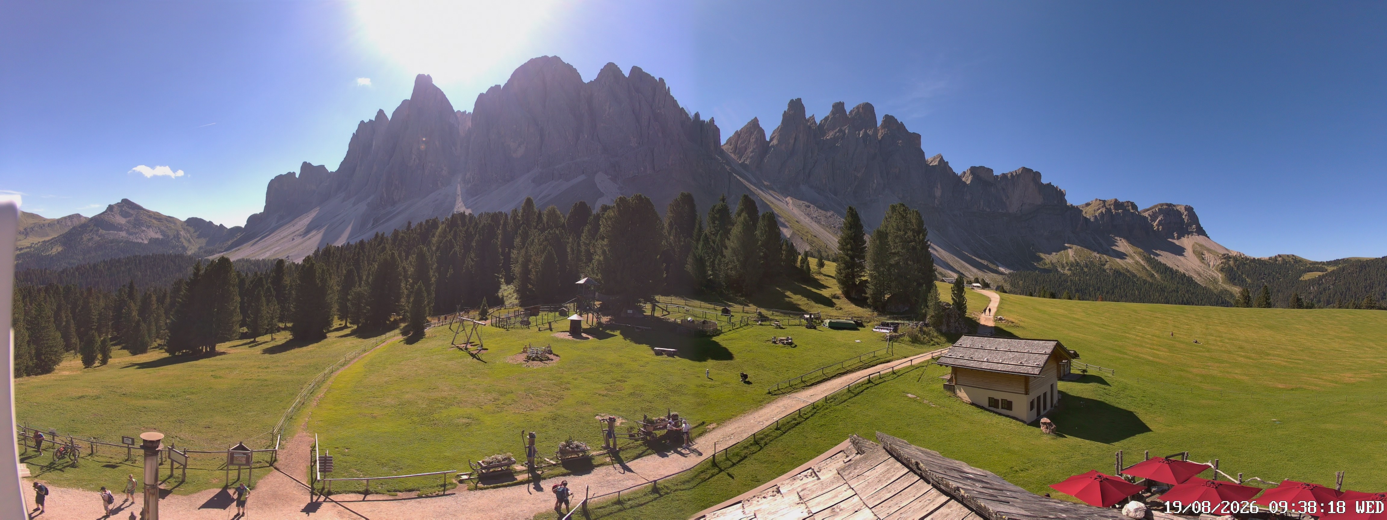 Archived image Webcam Mountain Hut Geisleralm - View to Geislerspitzen