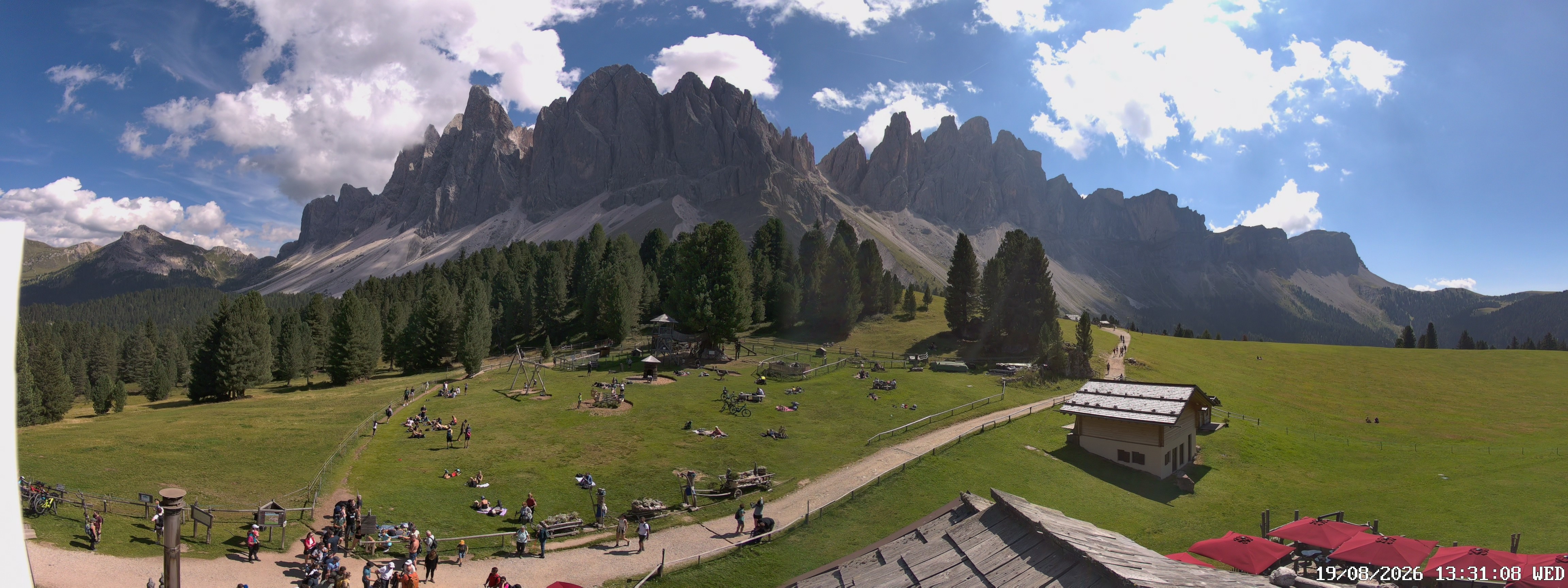Archived image Webcam Mountain Hut Geisleralm - View to Geislerspitzen