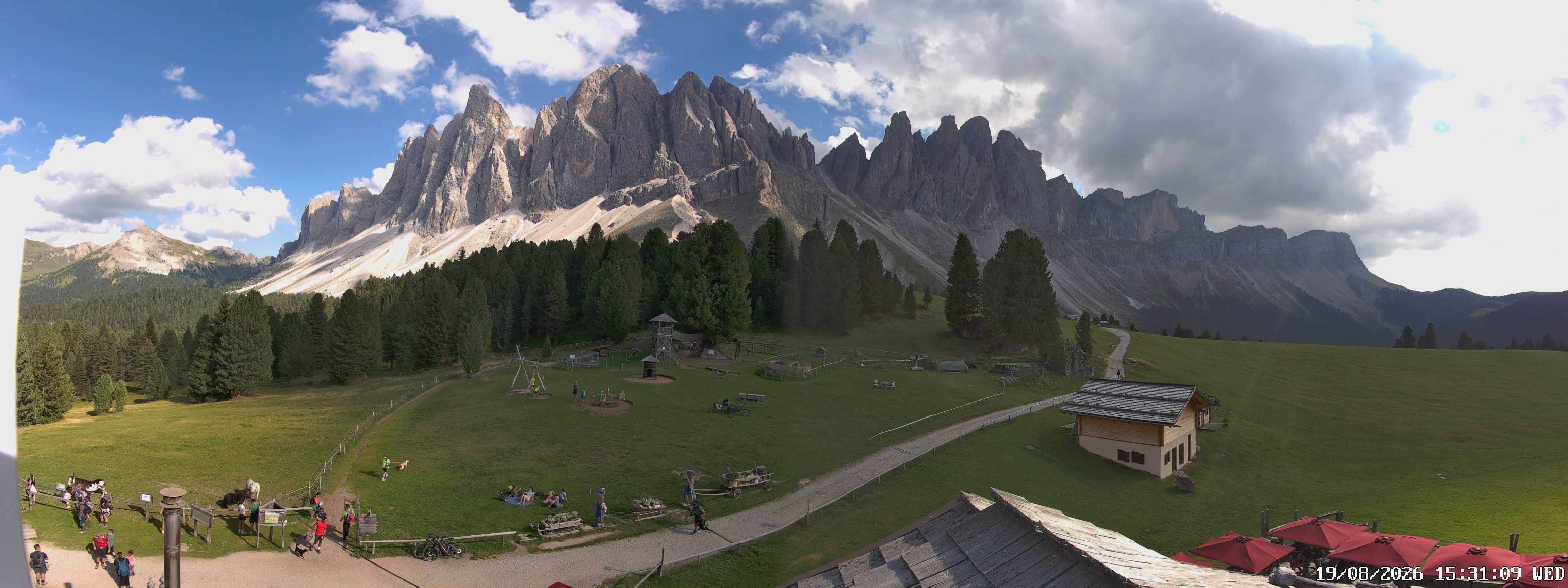 Archived image Webcam Mountain Hut Geisleralm - View to Geislerspitzen