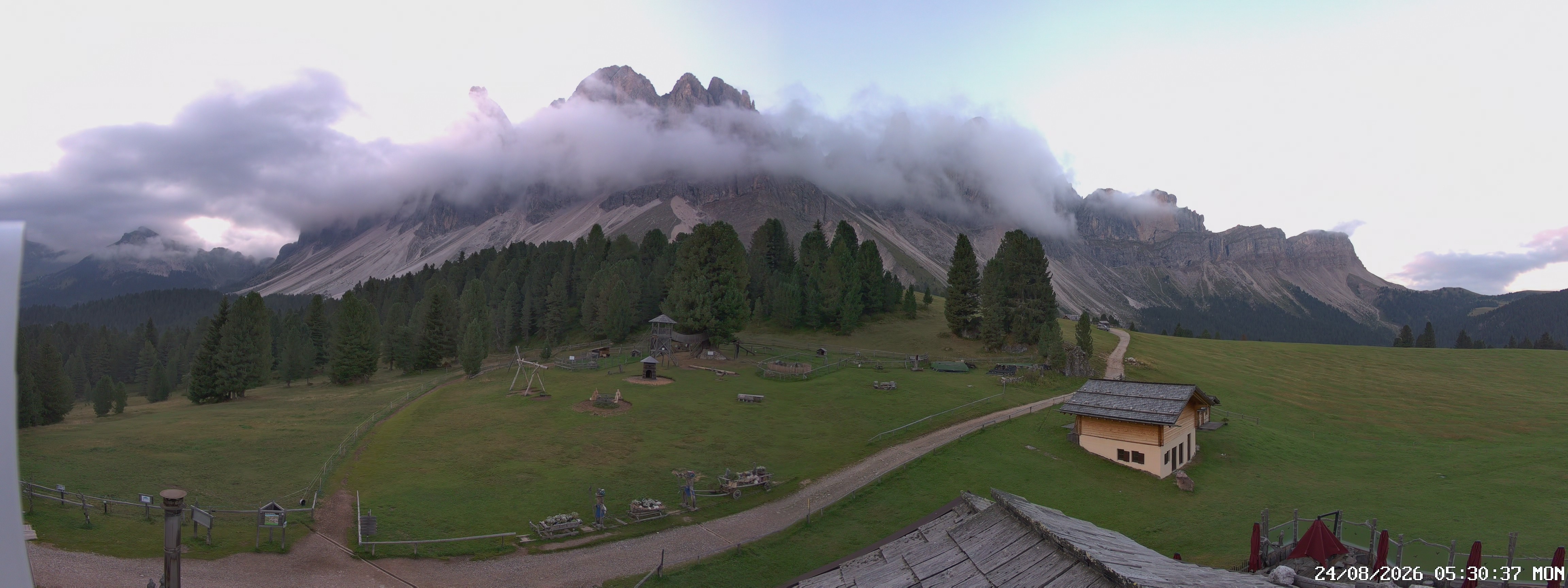 Archived image Webcam Mountain Hut Geisleralm - View to Geislerspitzen