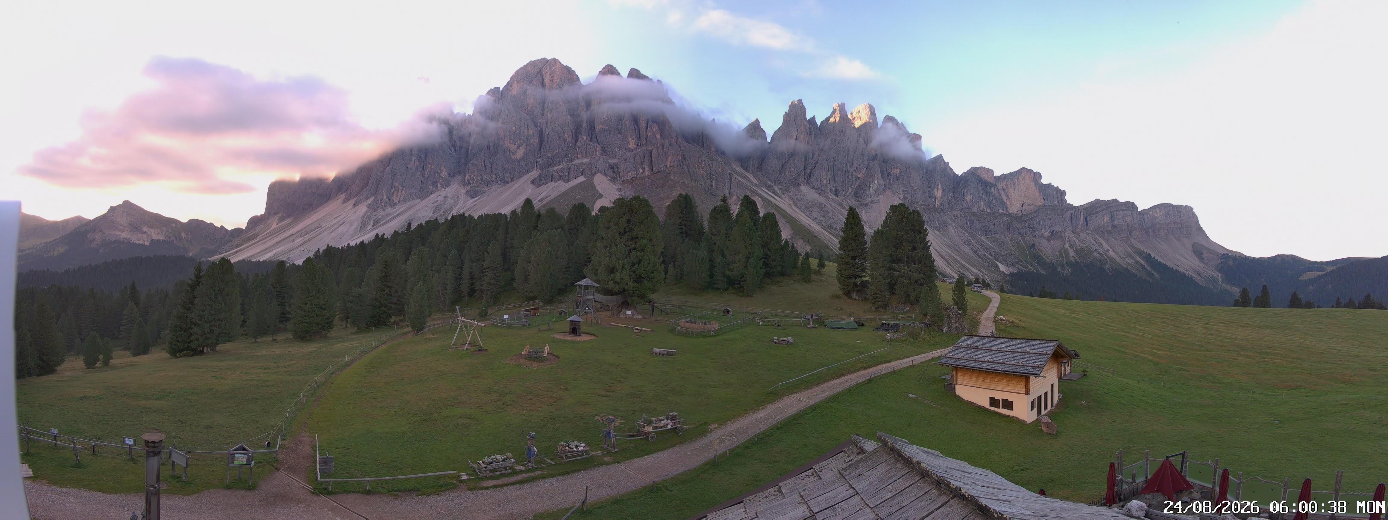 Archived image Webcam Mountain Hut Geisleralm - View to Geislerspitzen