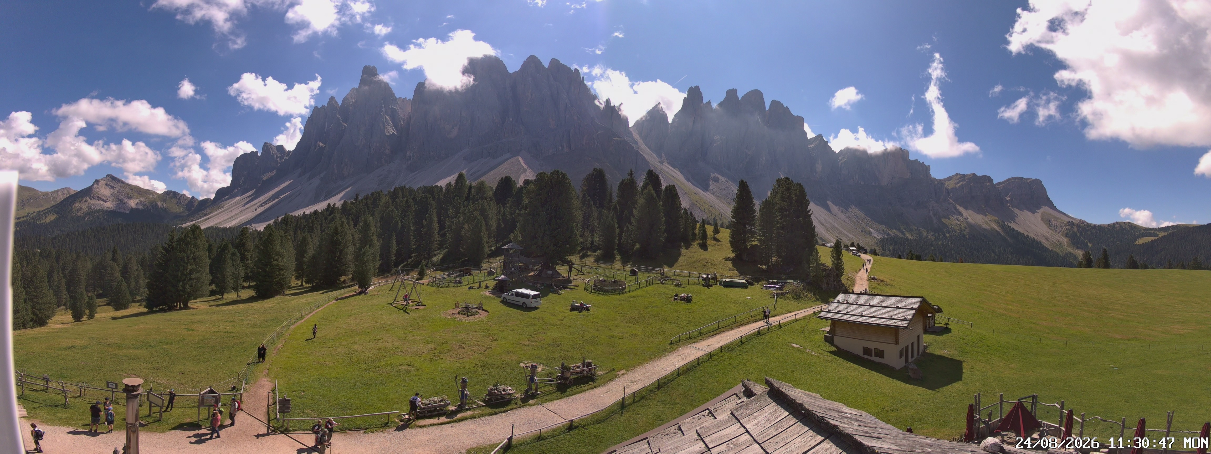 Archived image Webcam Mountain Hut Geisleralm - View to Geislerspitzen