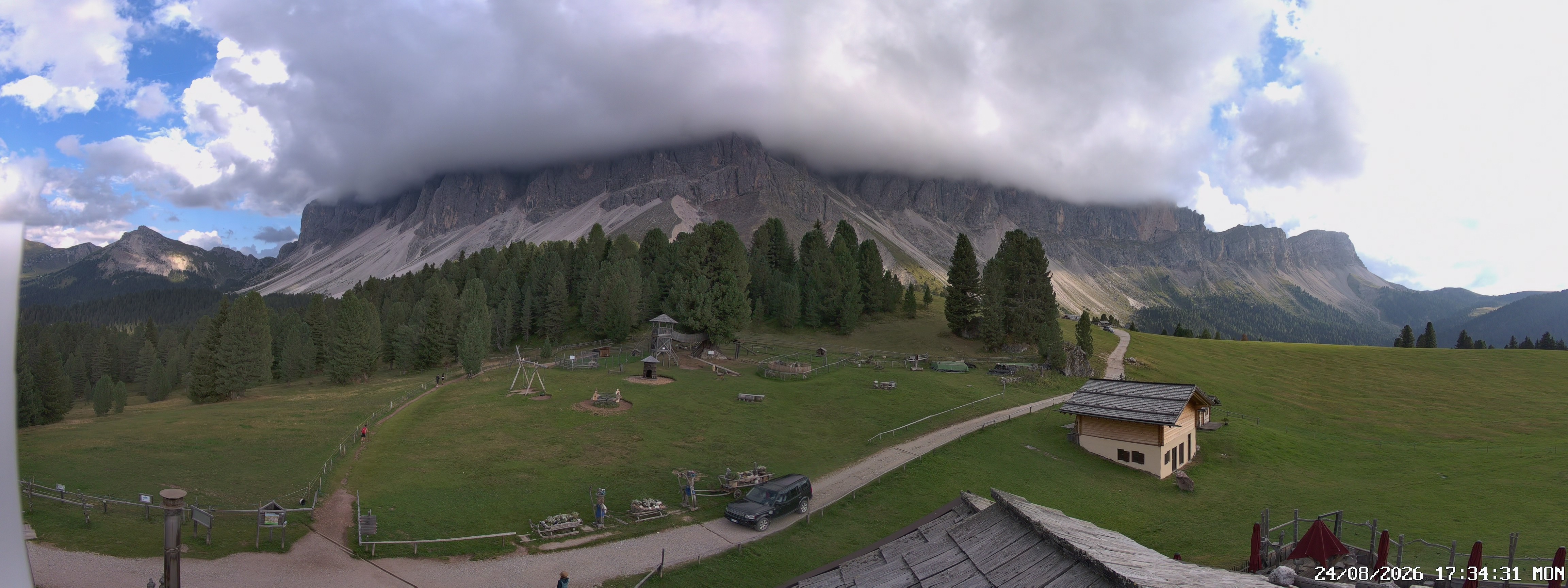Archived image Webcam Mountain Hut Geisleralm - View to Geislerspitzen