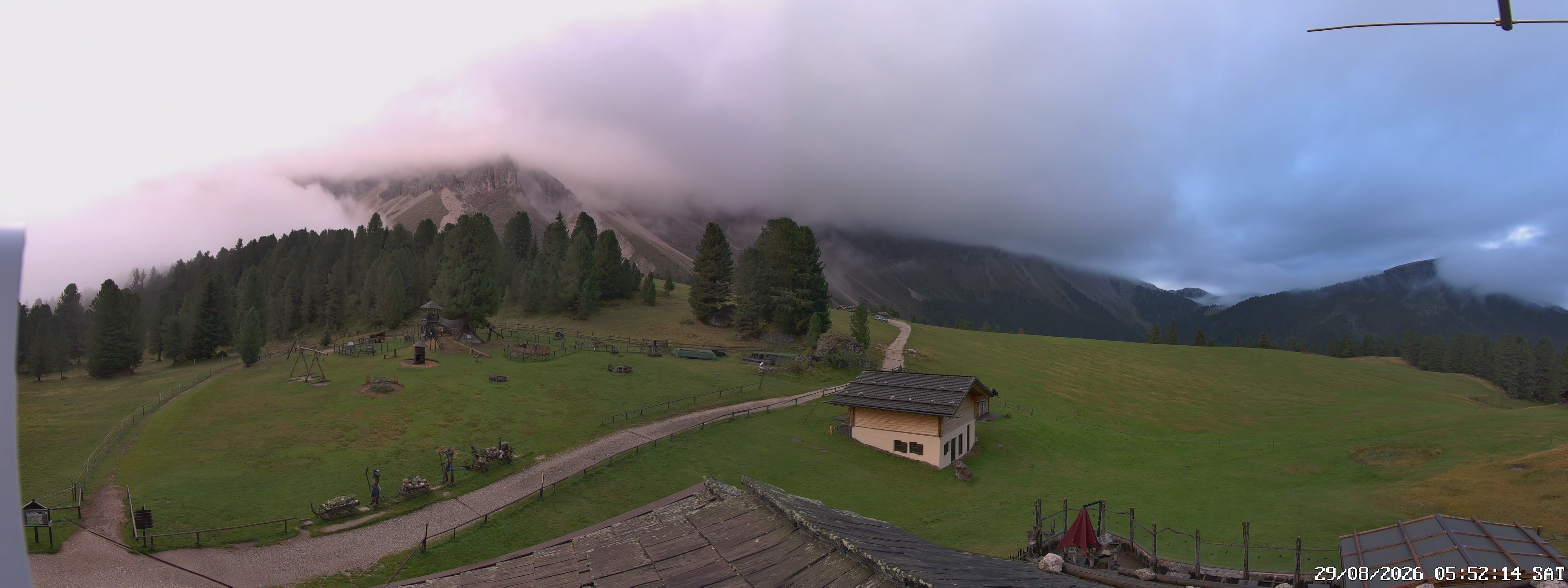 Archived image Webcam Mountain Hut Geisleralm - View to Geislerspitzen