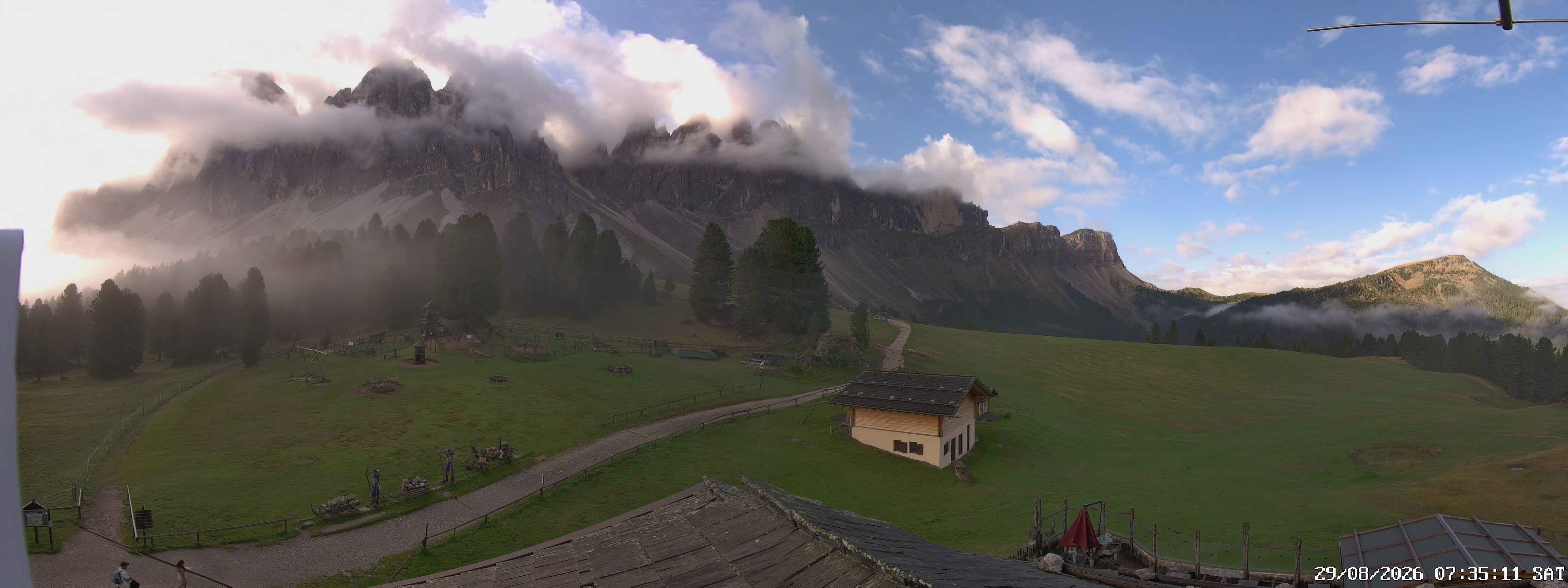 Archived image Webcam Mountain Hut Geisleralm - View to Geislerspitzen