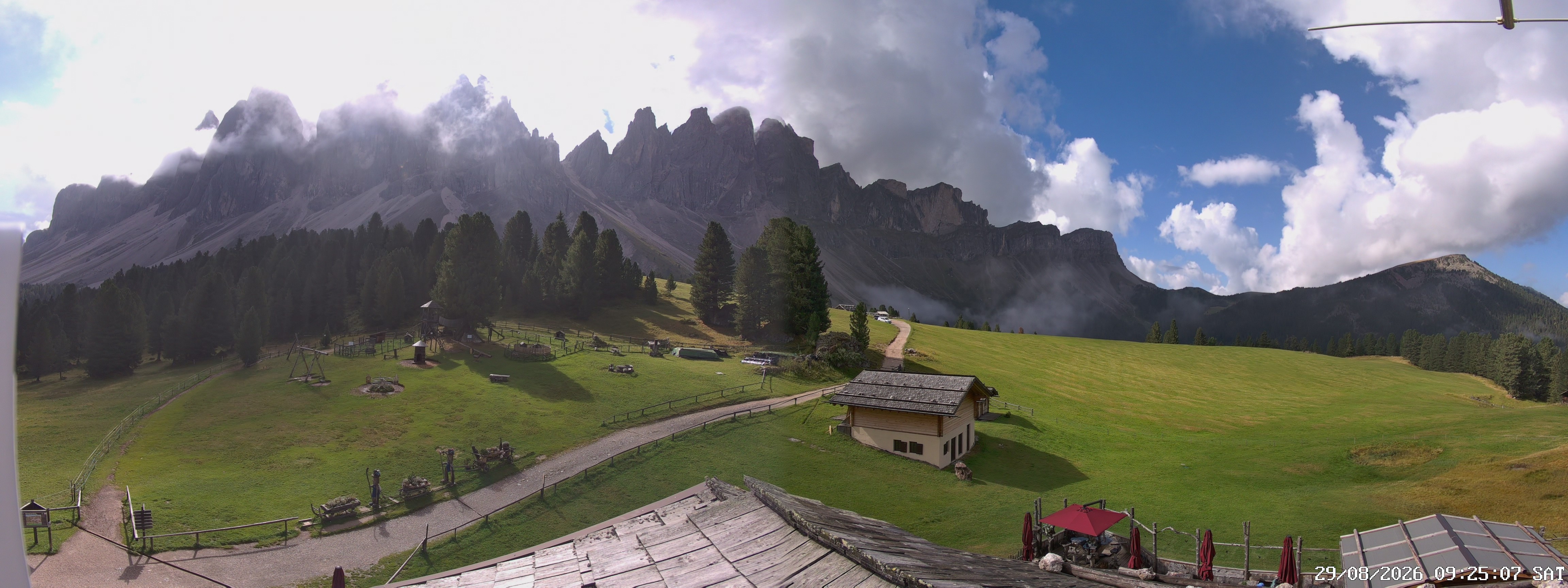 Archived image Webcam Mountain Hut Geisleralm - View to Geislerspitzen