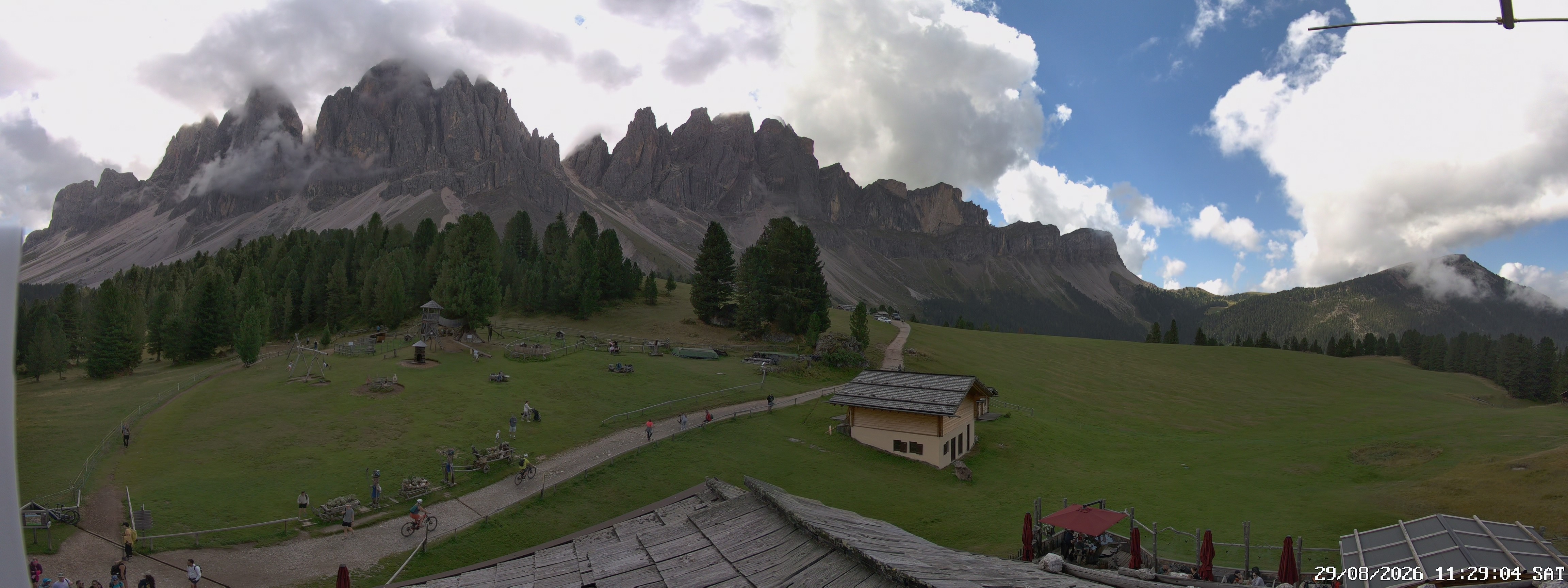 Archived image Webcam Mountain Hut Geisleralm - View to Geislerspitzen