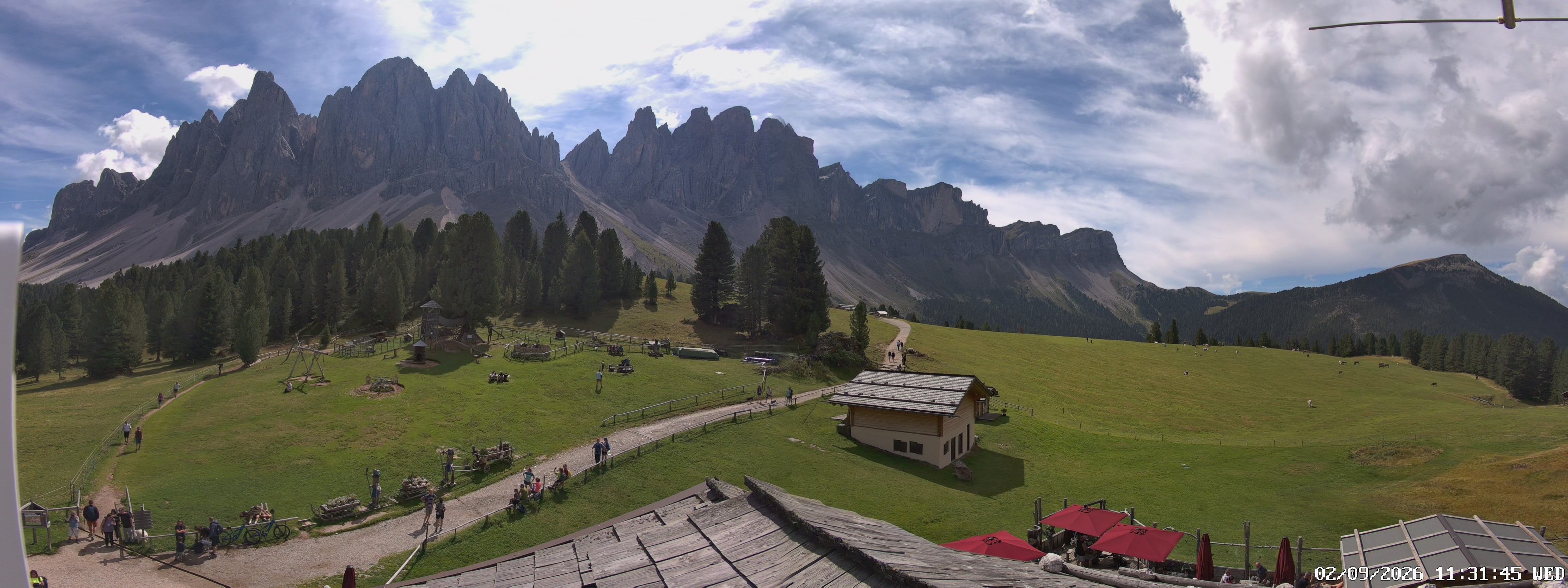 Archived image Webcam Mountain Hut Geisleralm - View to Geislerspitzen