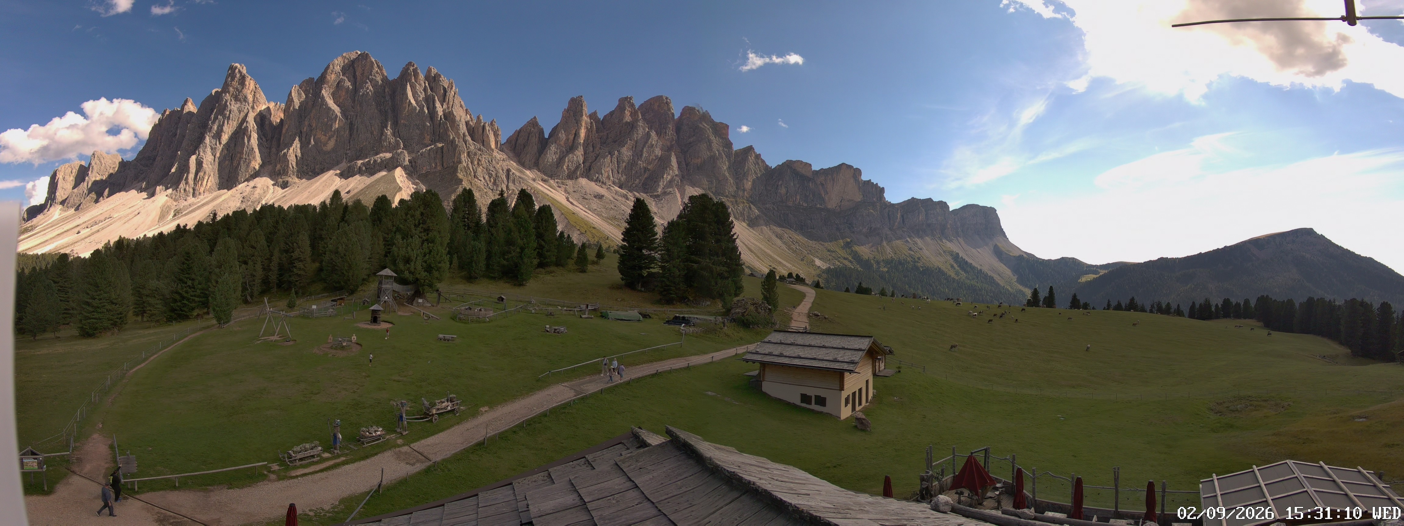 Archived image Webcam Mountain Hut Geisleralm - View to Geislerspitzen