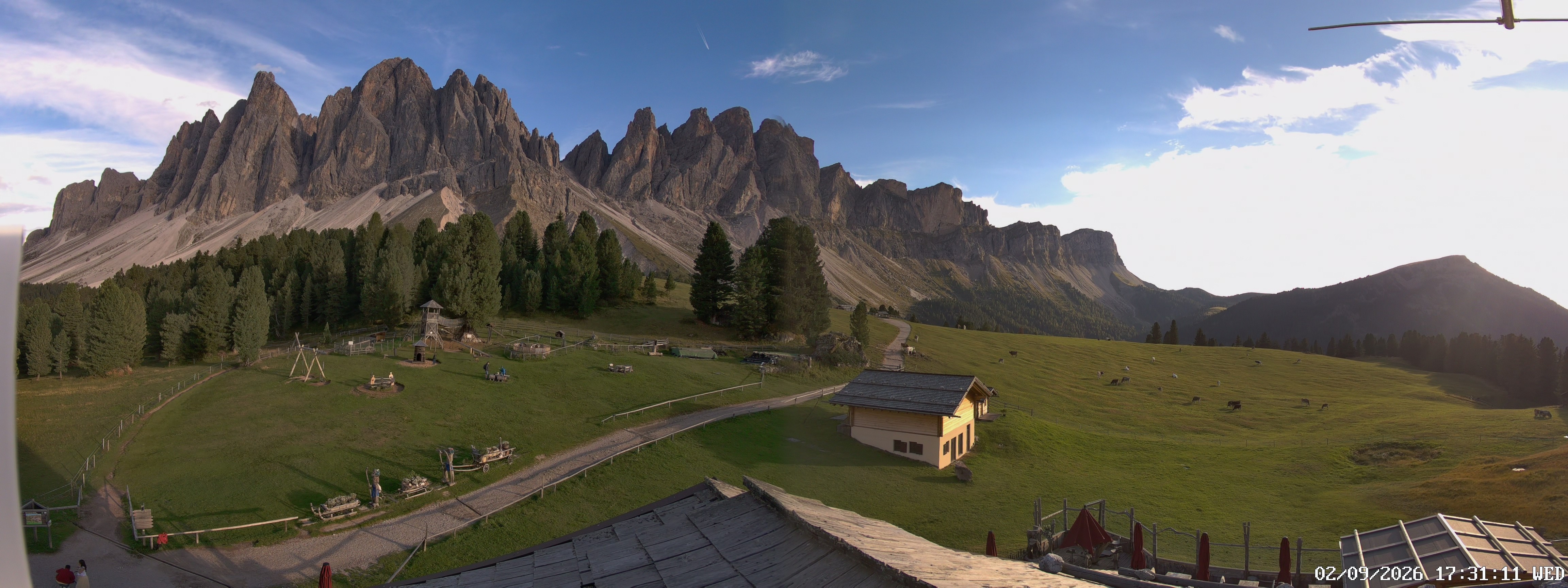 Archived image Webcam Mountain Hut Geisleralm - View to Geislerspitzen