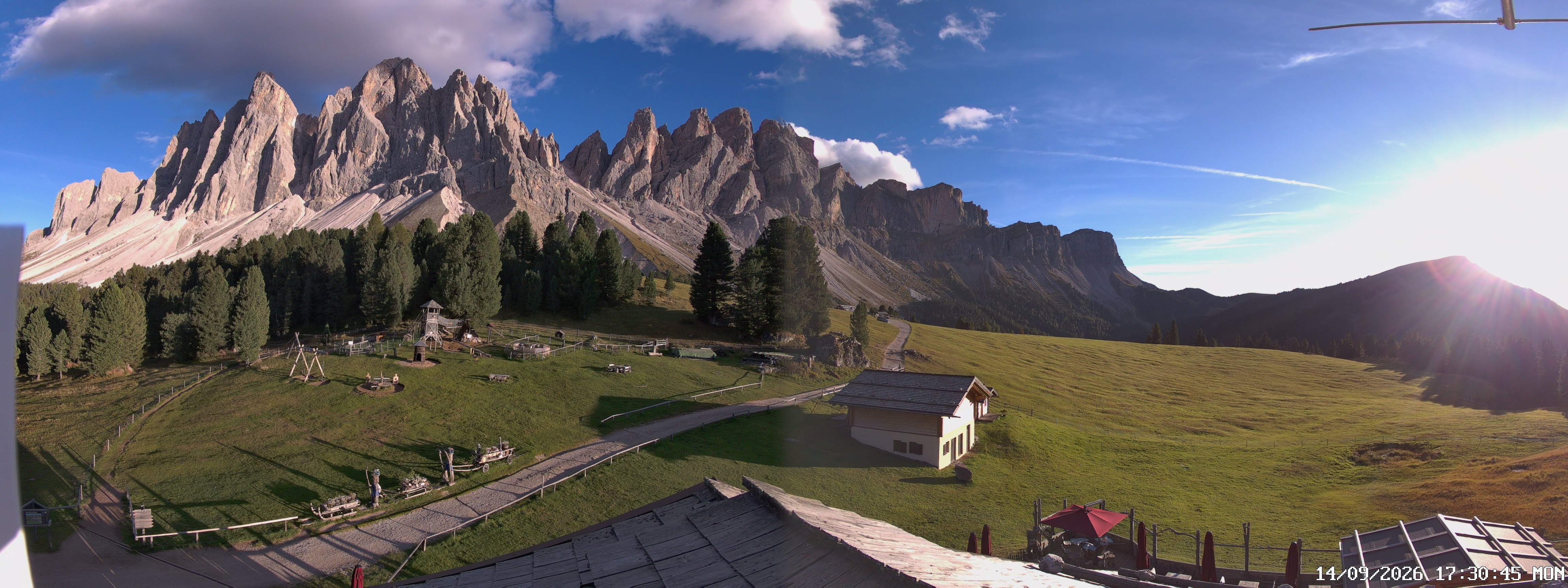 Archived image Webcam Mountain Hut Geisleralm - View to Geislerspitzen