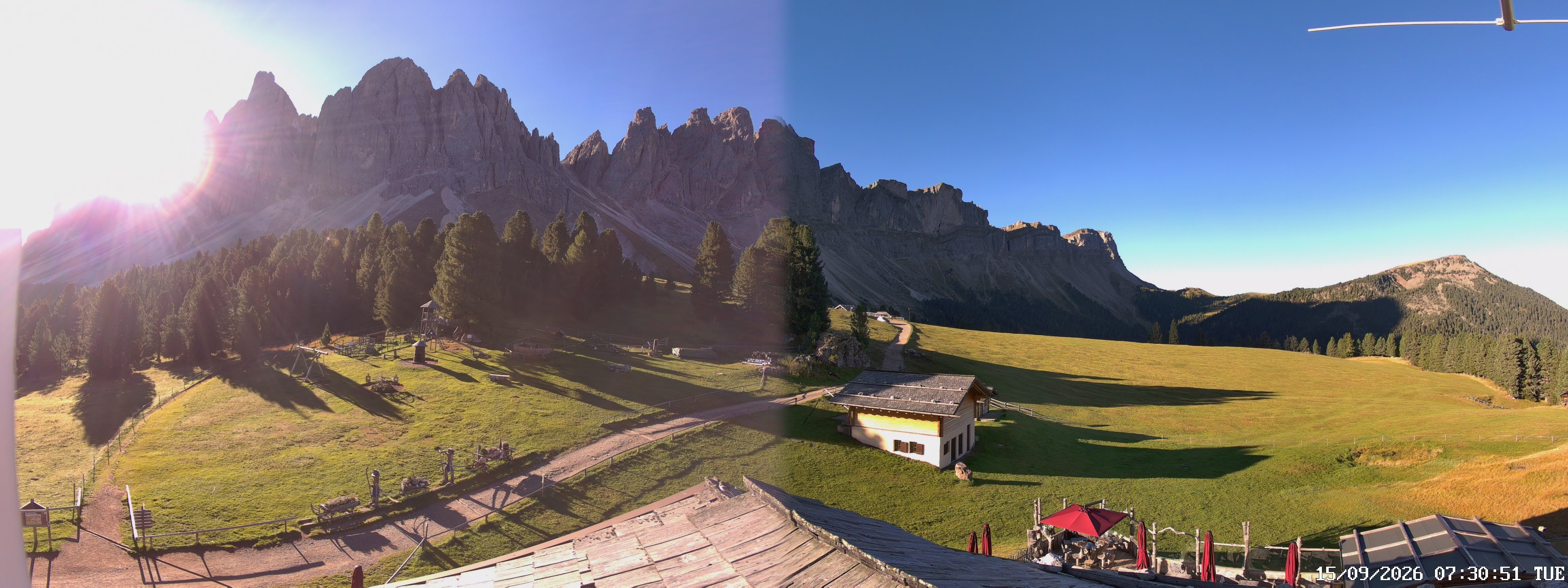 Archived image Webcam Mountain Hut Geisleralm - View to Geislerspitzen