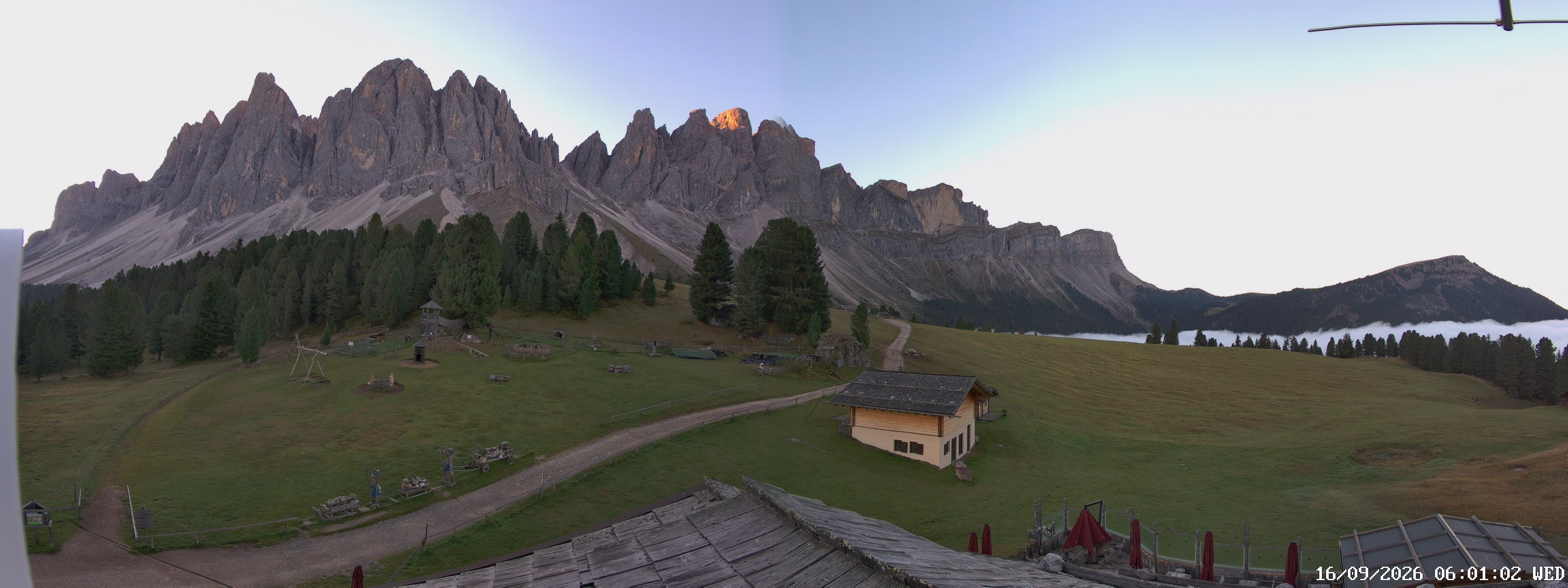 Archived image Webcam Mountain Hut Geisleralm - View to Geislerspitzen