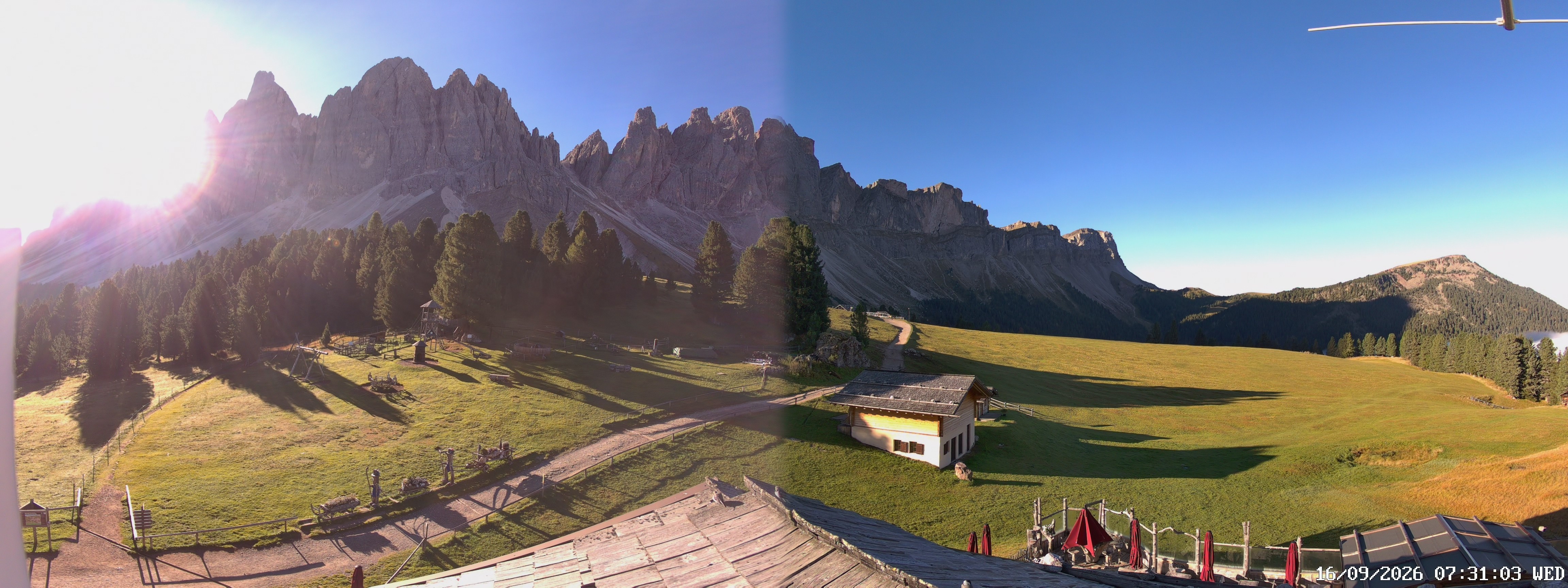 Archived image Webcam Mountain Hut Geisleralm - View to Geislerspitzen