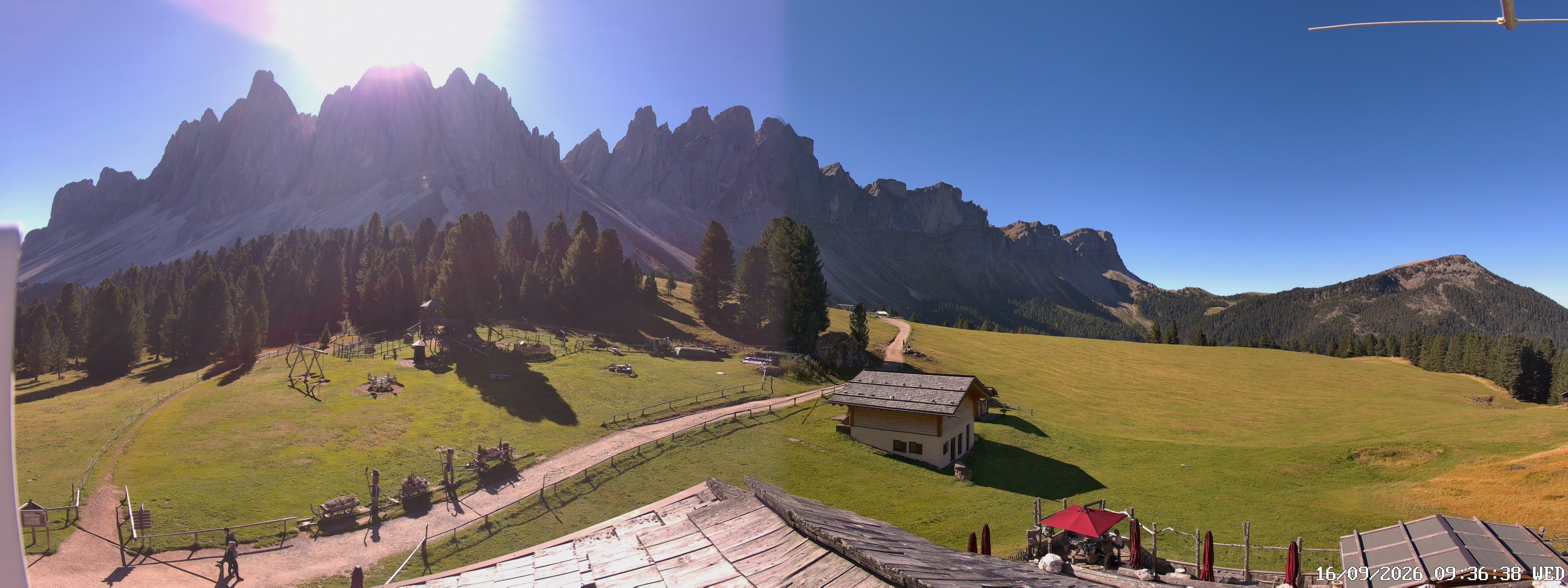 Archived image Webcam Mountain Hut Geisleralm - View to Geislerspitzen