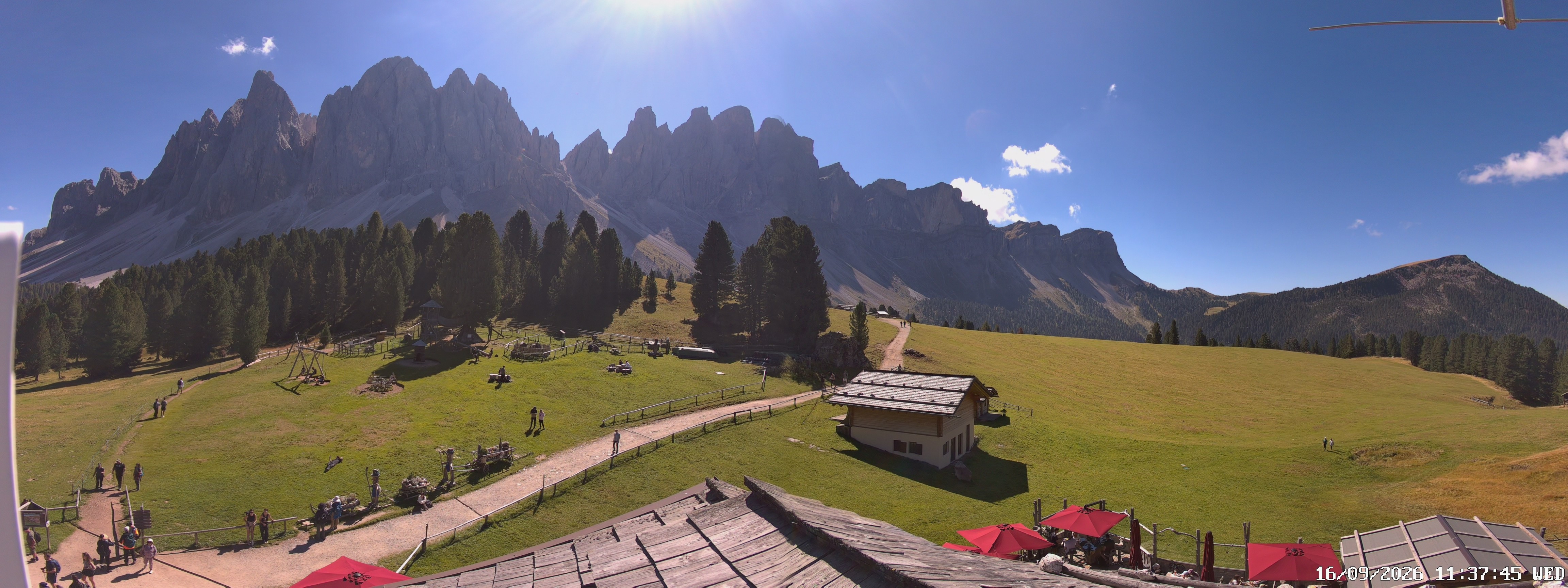 Archived image Webcam Mountain Hut Geisleralm - View to Geislerspitzen