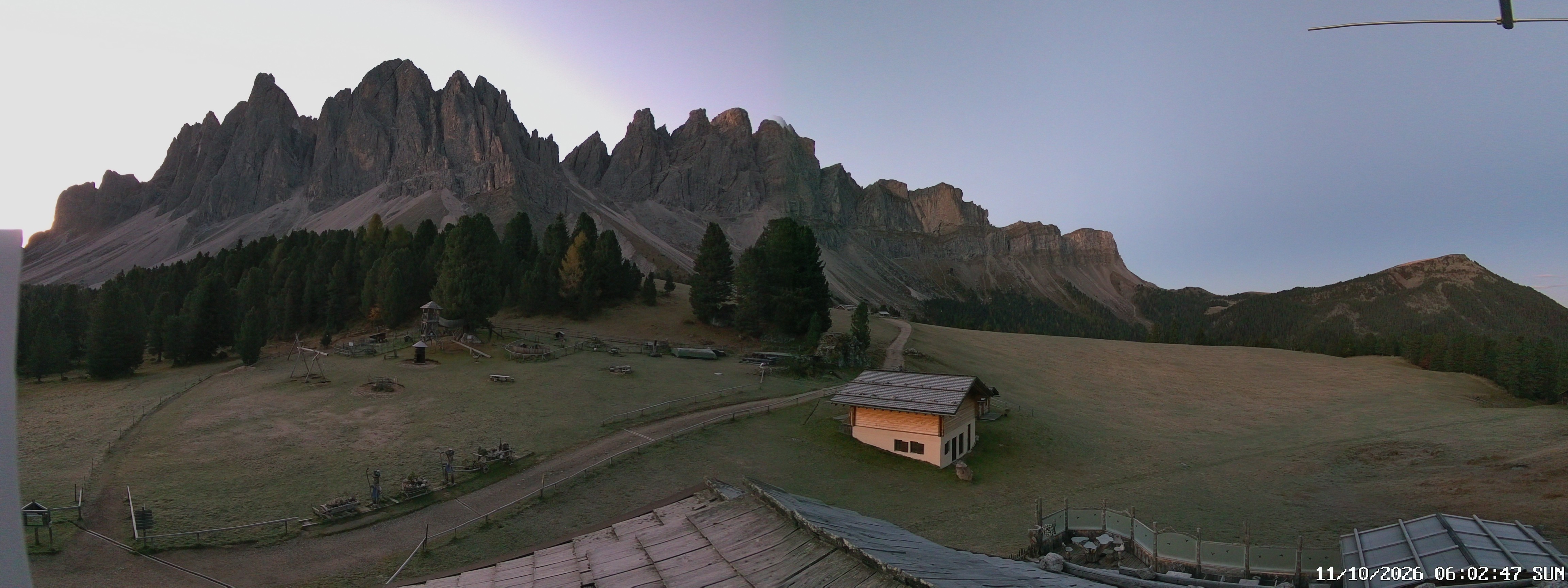 Archived image Webcam Mountain Hut Geisleralm - View to Geislerspitzen