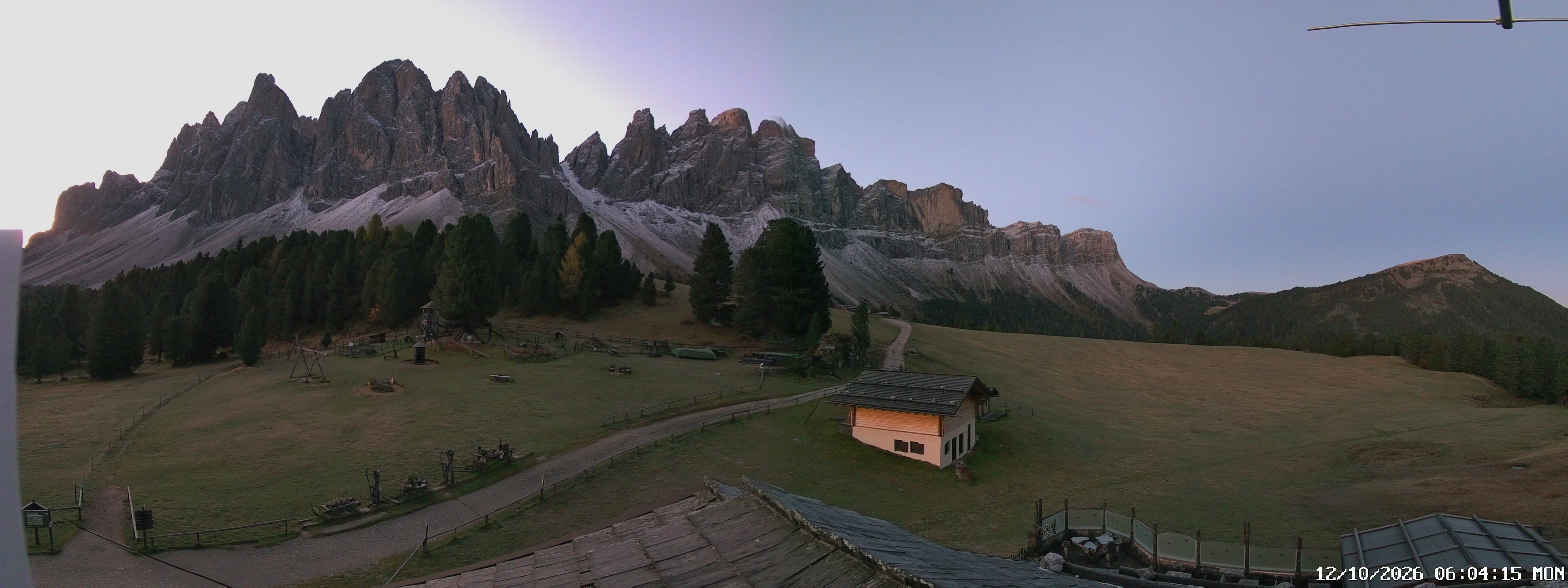Archived image Webcam Mountain Hut Geisleralm - View to Geislerspitzen